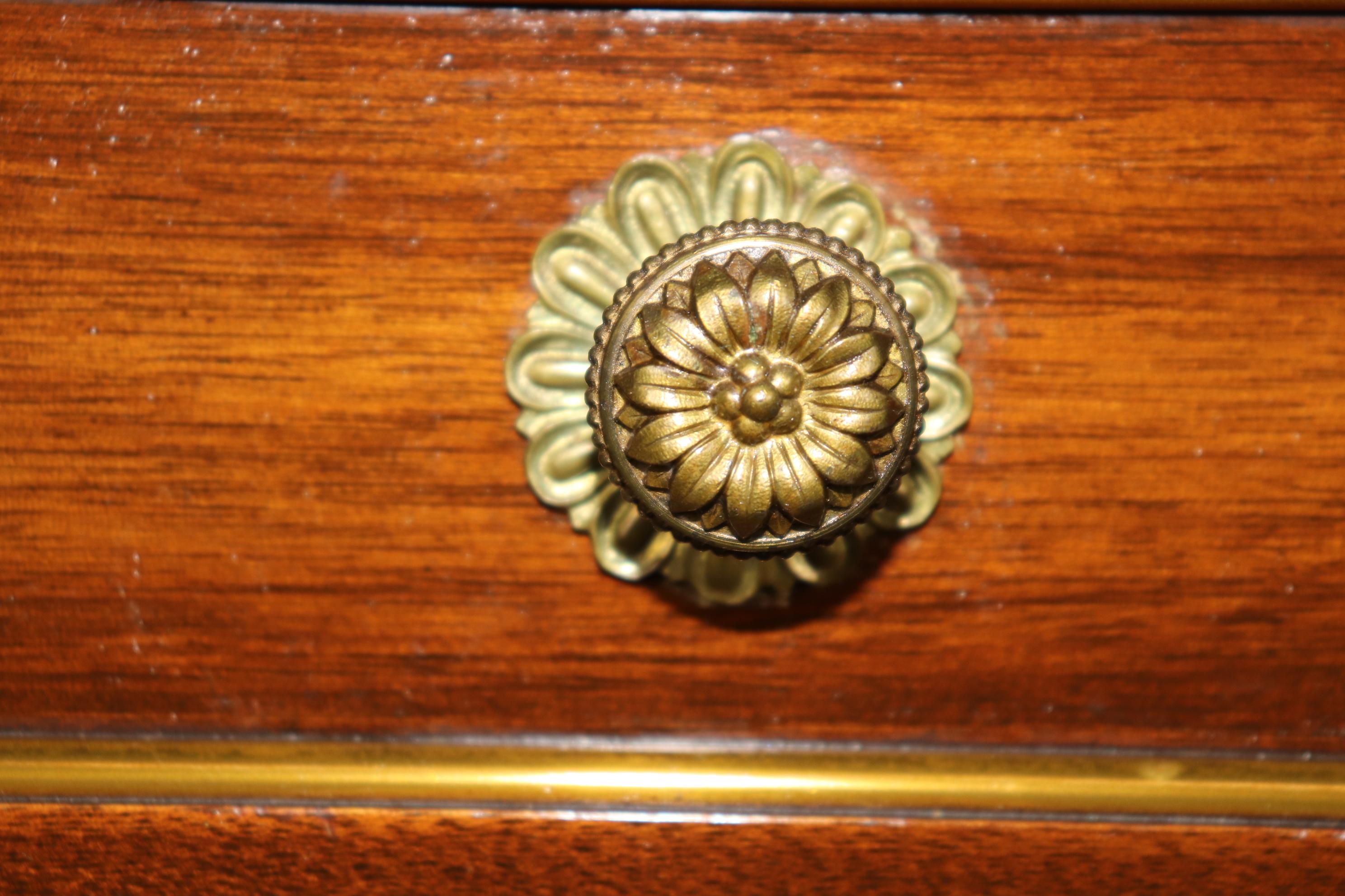 Directoire Maison Jansen Attribute Gray Marble Top Brass and Bronze Adorned Triple Dresser en vente