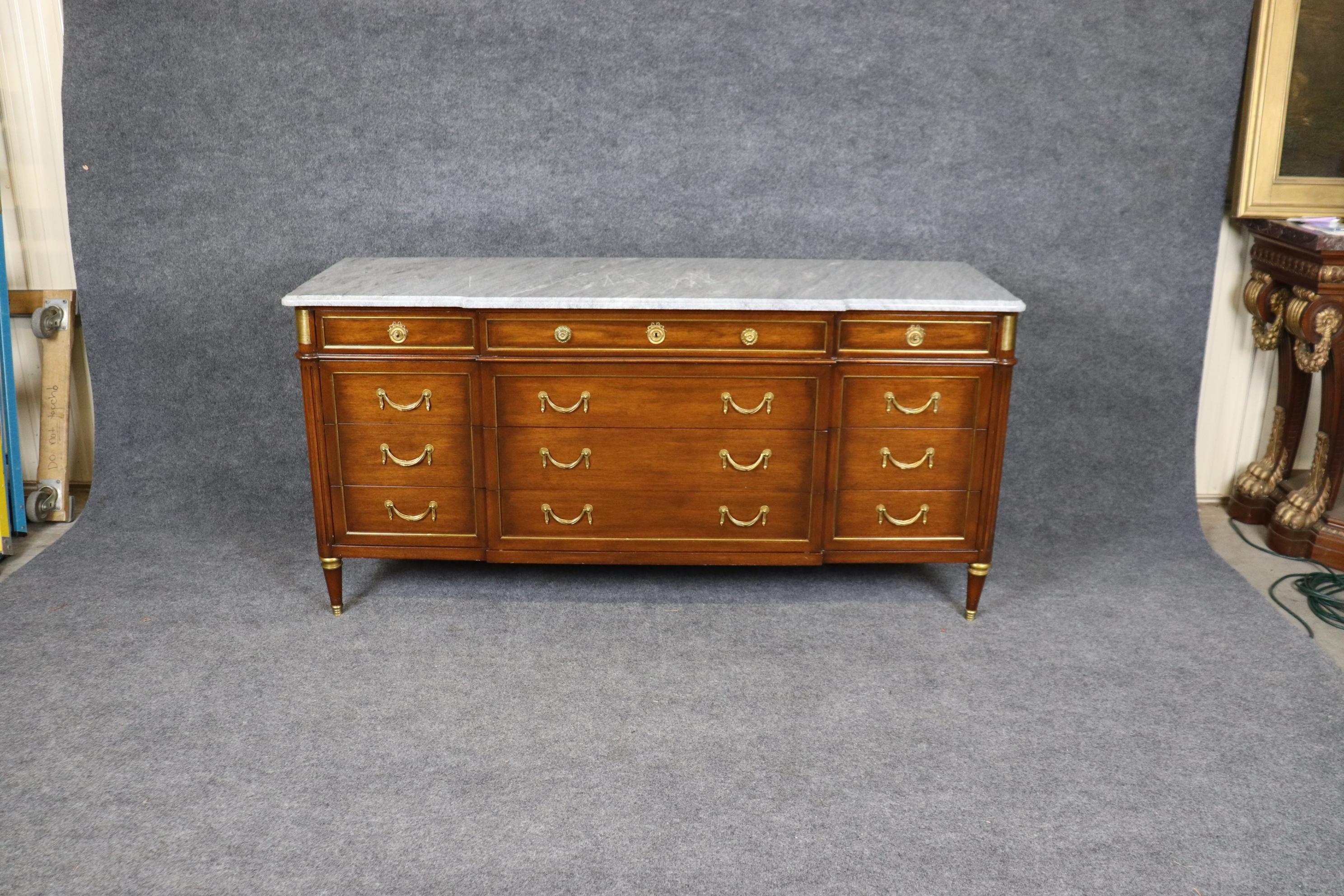 Français Maison Jansen Attribute Gray Marble Top Brass and Bronze Adorned Triple Dresser en vente