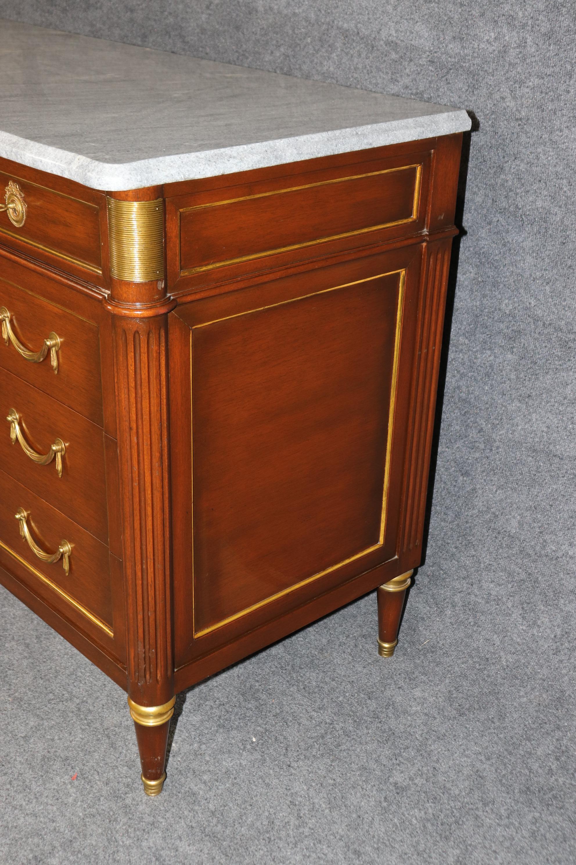 Maison Jansen Attribute Gray Marble Top Brass and Bronze Adorned Triple Dresser Bon état - En vente à Swedesboro, NJ