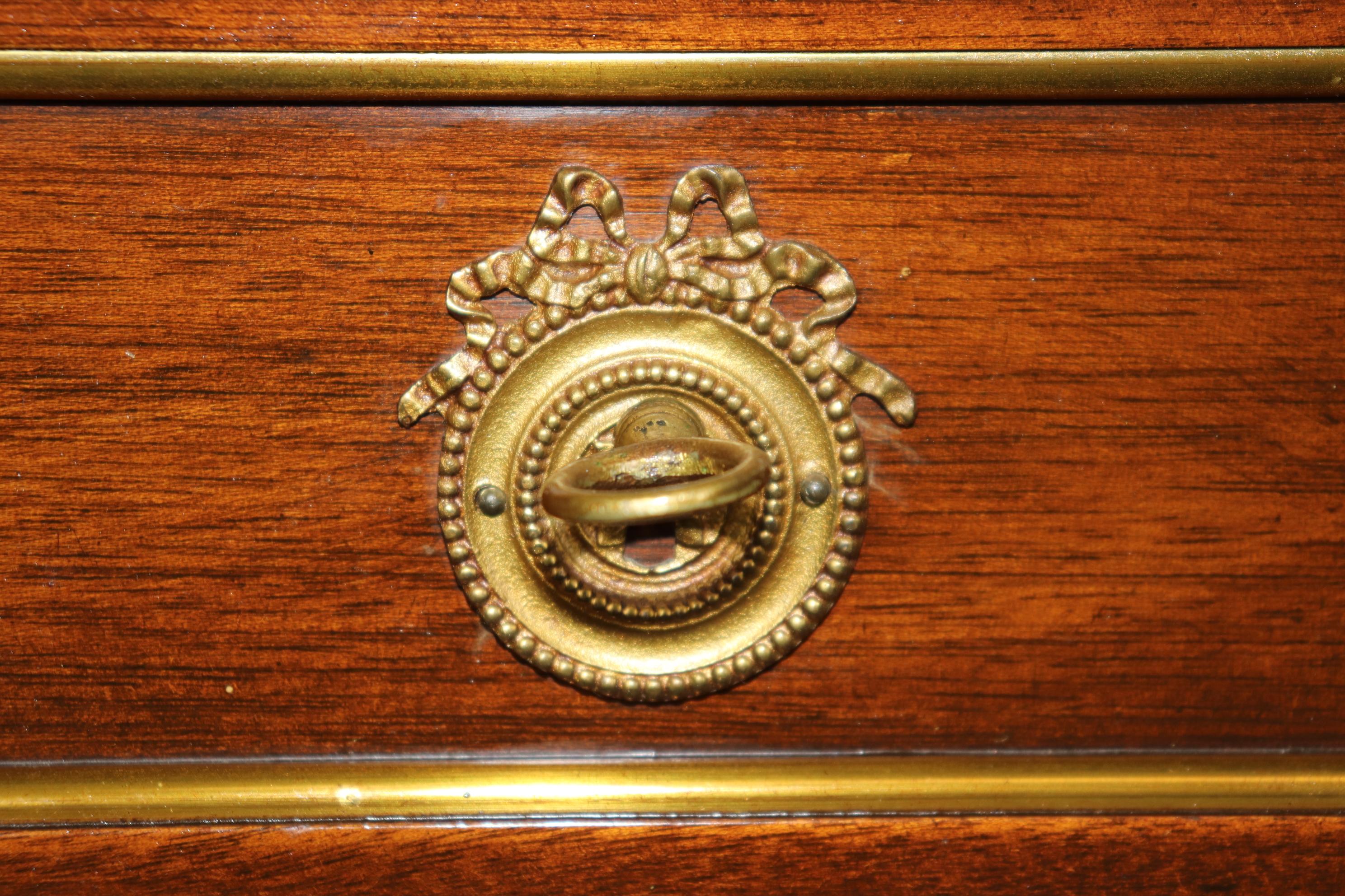 Maison Jansen Attribute Gray Marble Top Brass and Bronze Adorned Triple Dresser en vente 2
