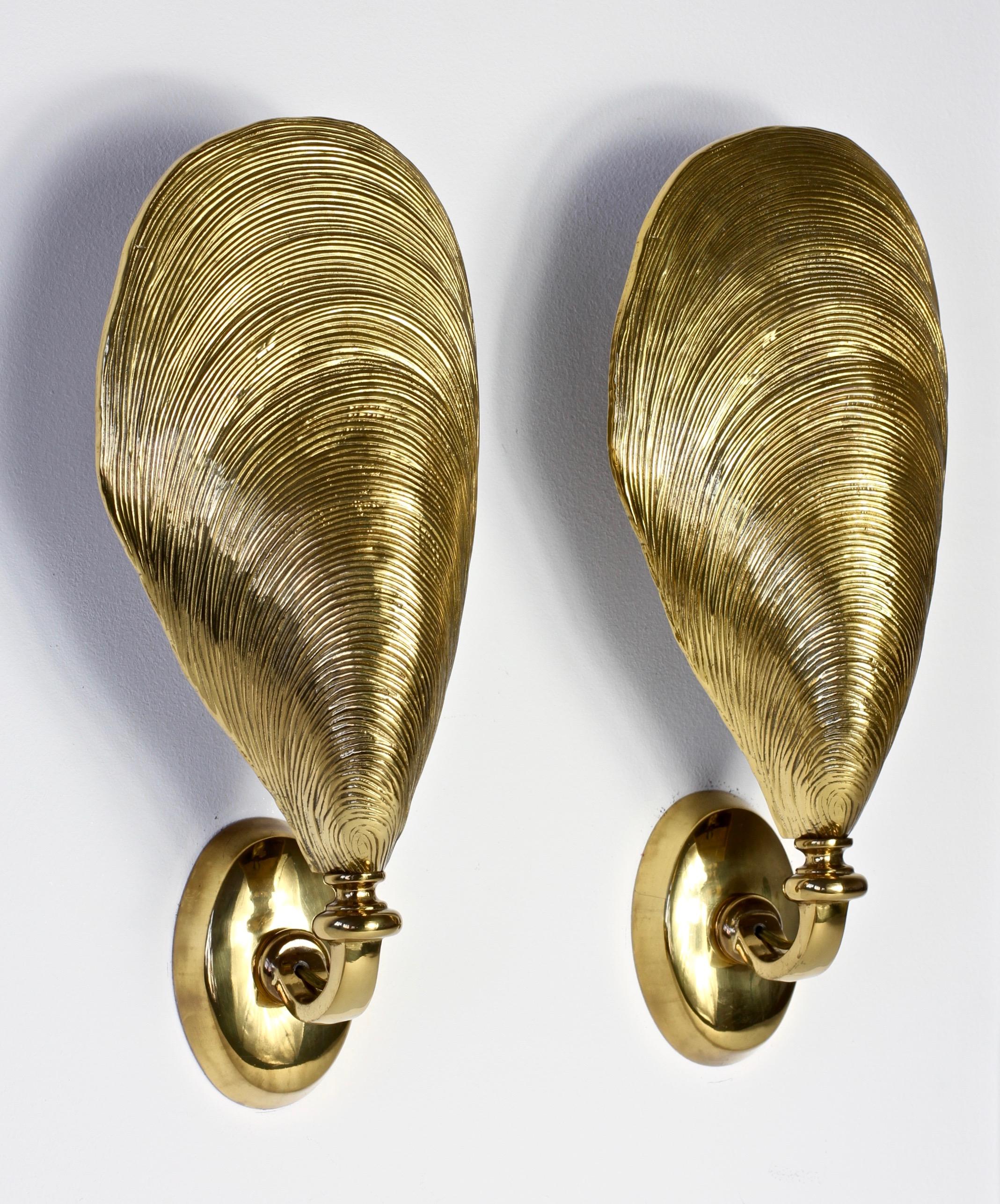 Maison Jansen Attributed Midcentury Bronze Mussel Shell Wall Lights/Sconces Pair In Good Condition In Landau an der Isar, Bayern