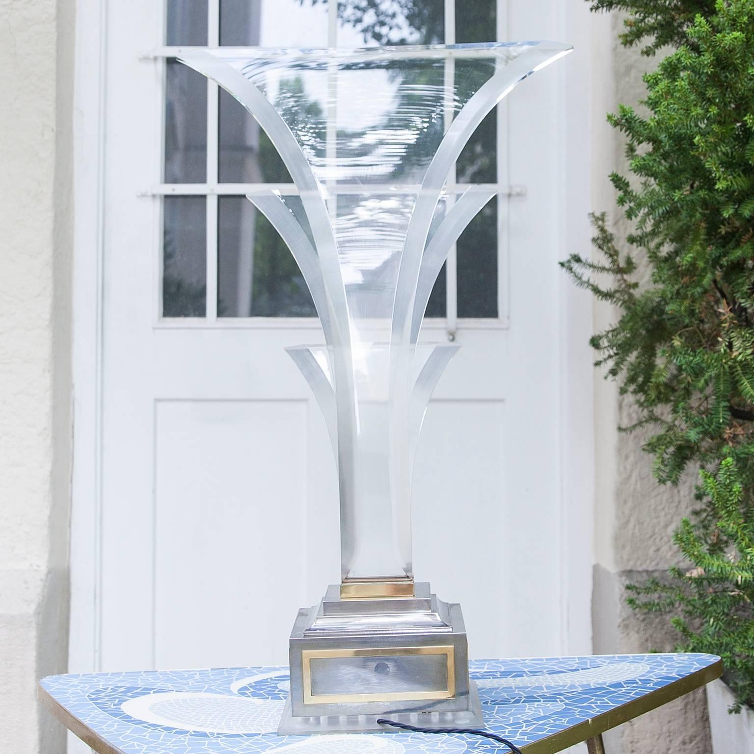 Mid-20th Century Hollywood Regency Style Lucite Fontaine Table Lamp For Sale