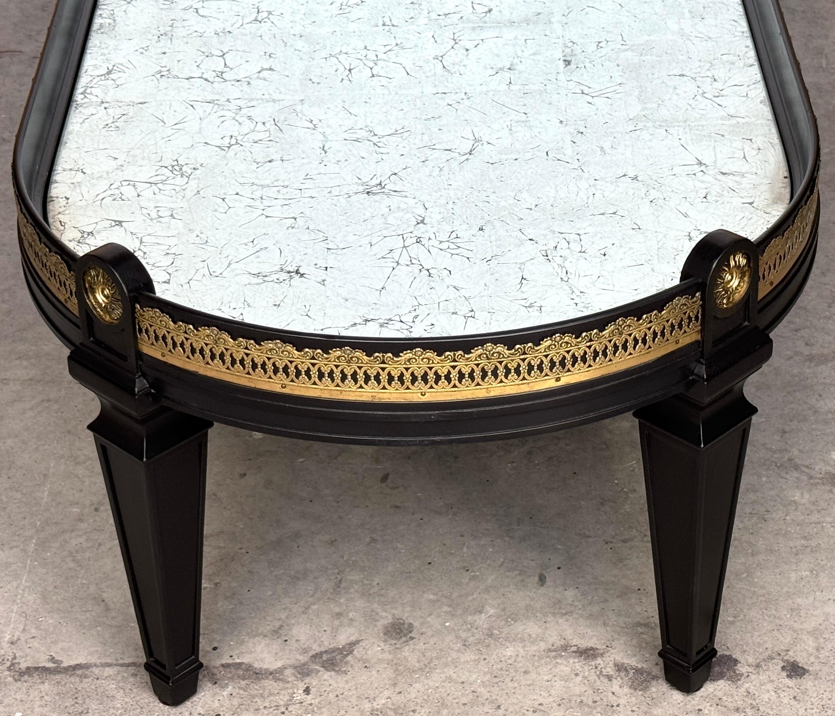 Français Maison Jansen Laque noire, bronze et miroir Surtout de Table Table basse en vente