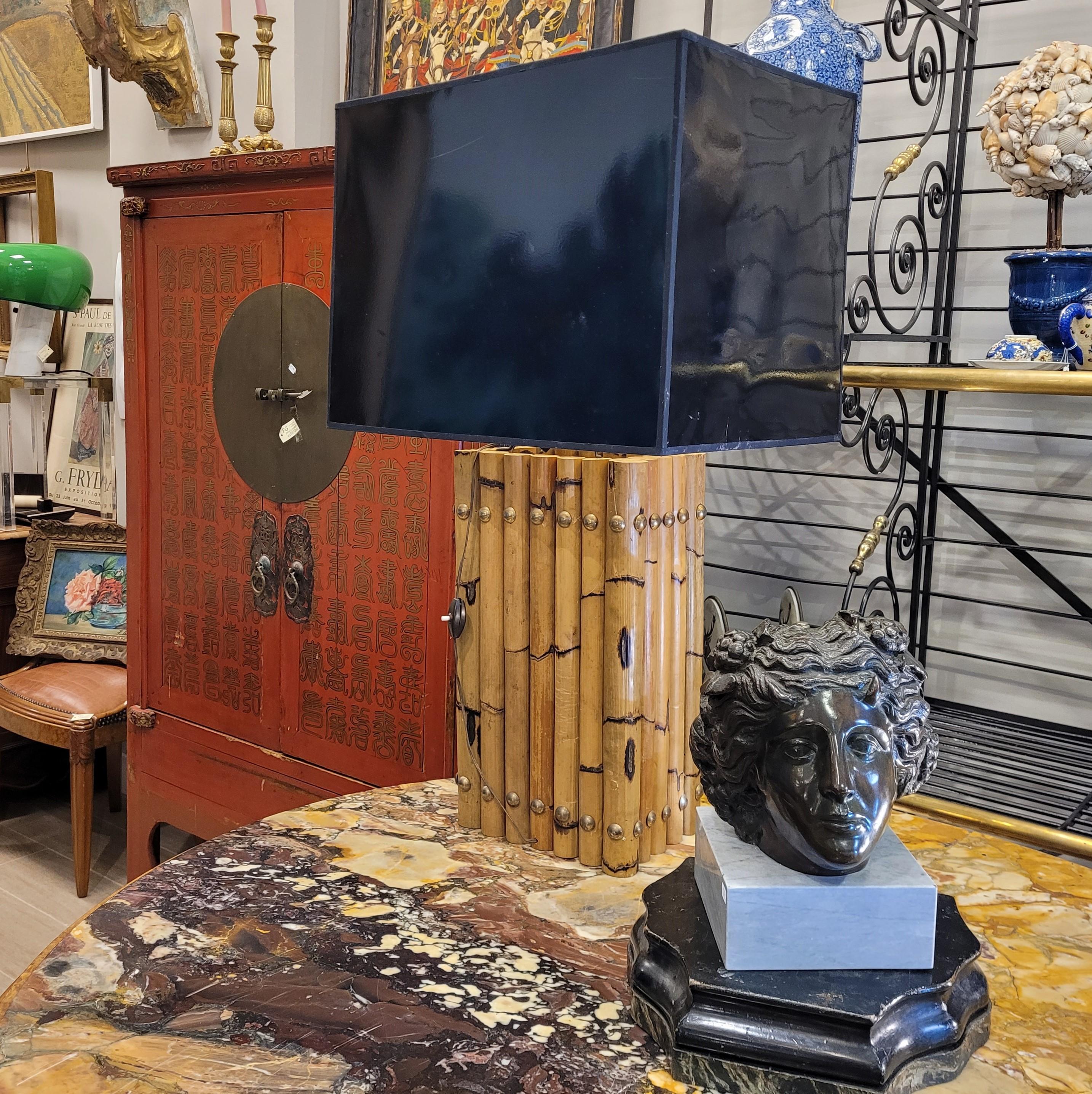 Maison Jansen Lámpara de mesa negra Bambú Bronce Pantalla negra de charol en venta 11