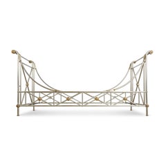 Maison Jansen Letto da giorno neoclassico in ottone e nichel spazzolato, anni '60 circa, Italia