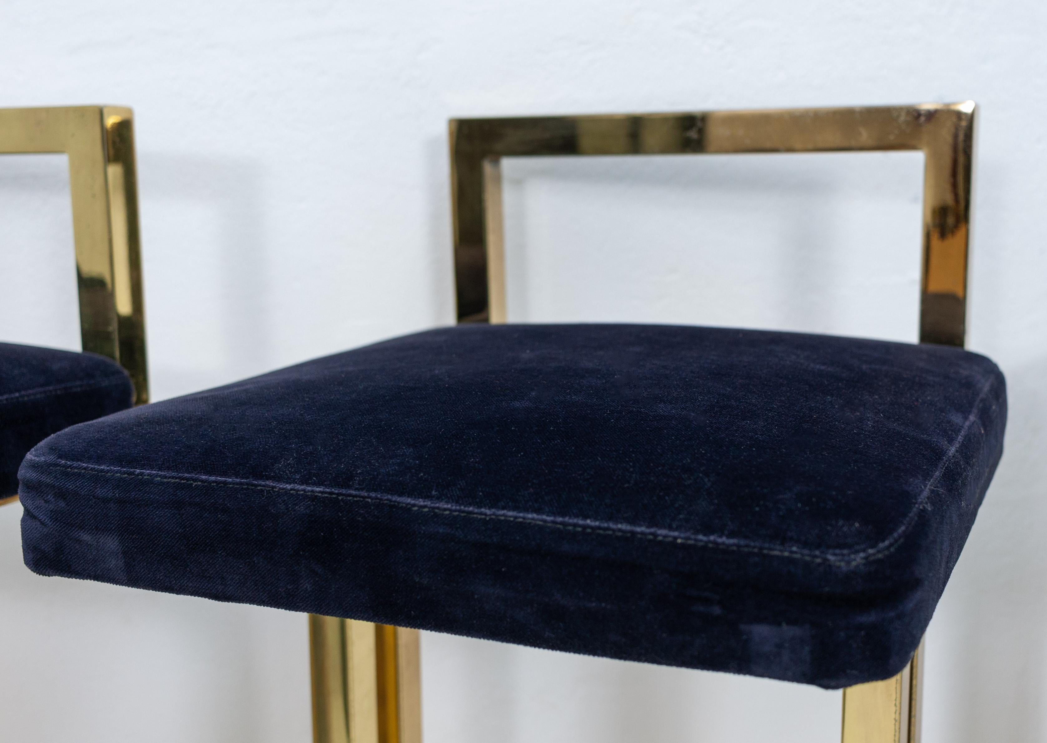 Four pieces off this iconic design. Maison Jansen, Paris, 1970s. Brass frame with a blue velvet upholstery. In a good vintage condition. Structural sound.



 