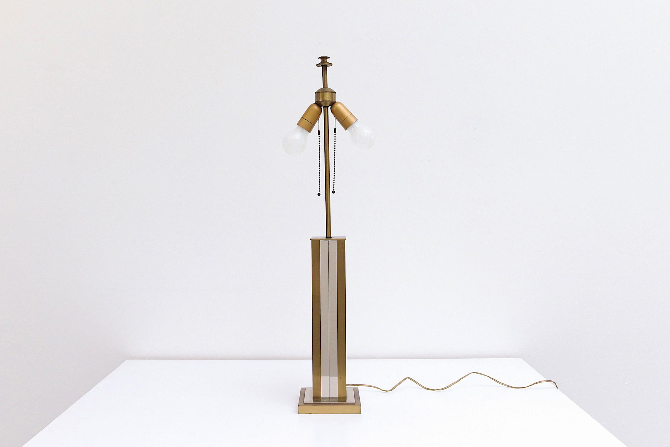 Maison Jansen, Tischlampe aus Messing, Chrom und Stahl für Leo Koek mit weißem Schirm (Französisch)