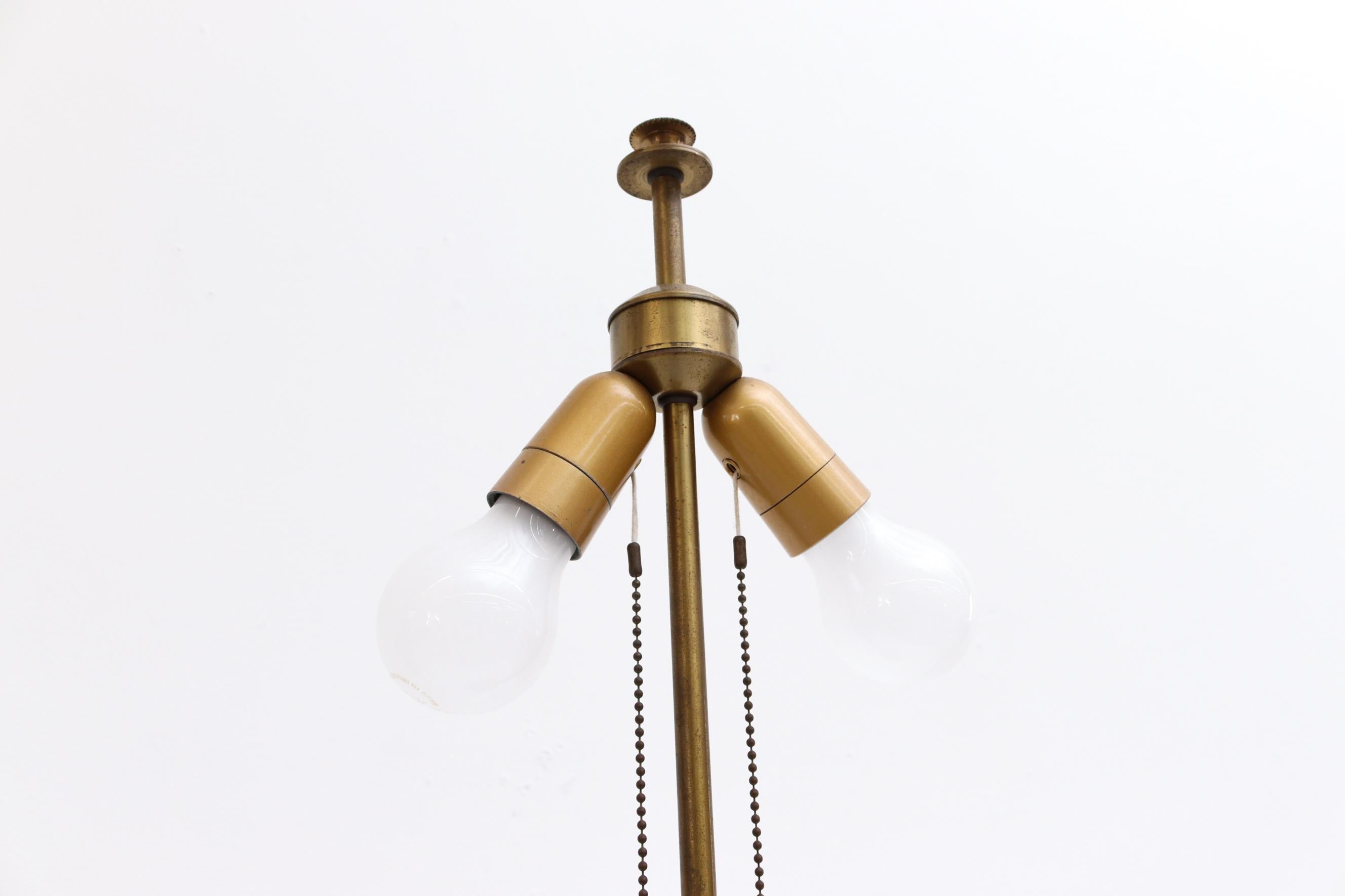 Maison Jansen, Tischlampe aus Messing, Chrom und Stahl für Leo Koek mit weißem Schirm 3