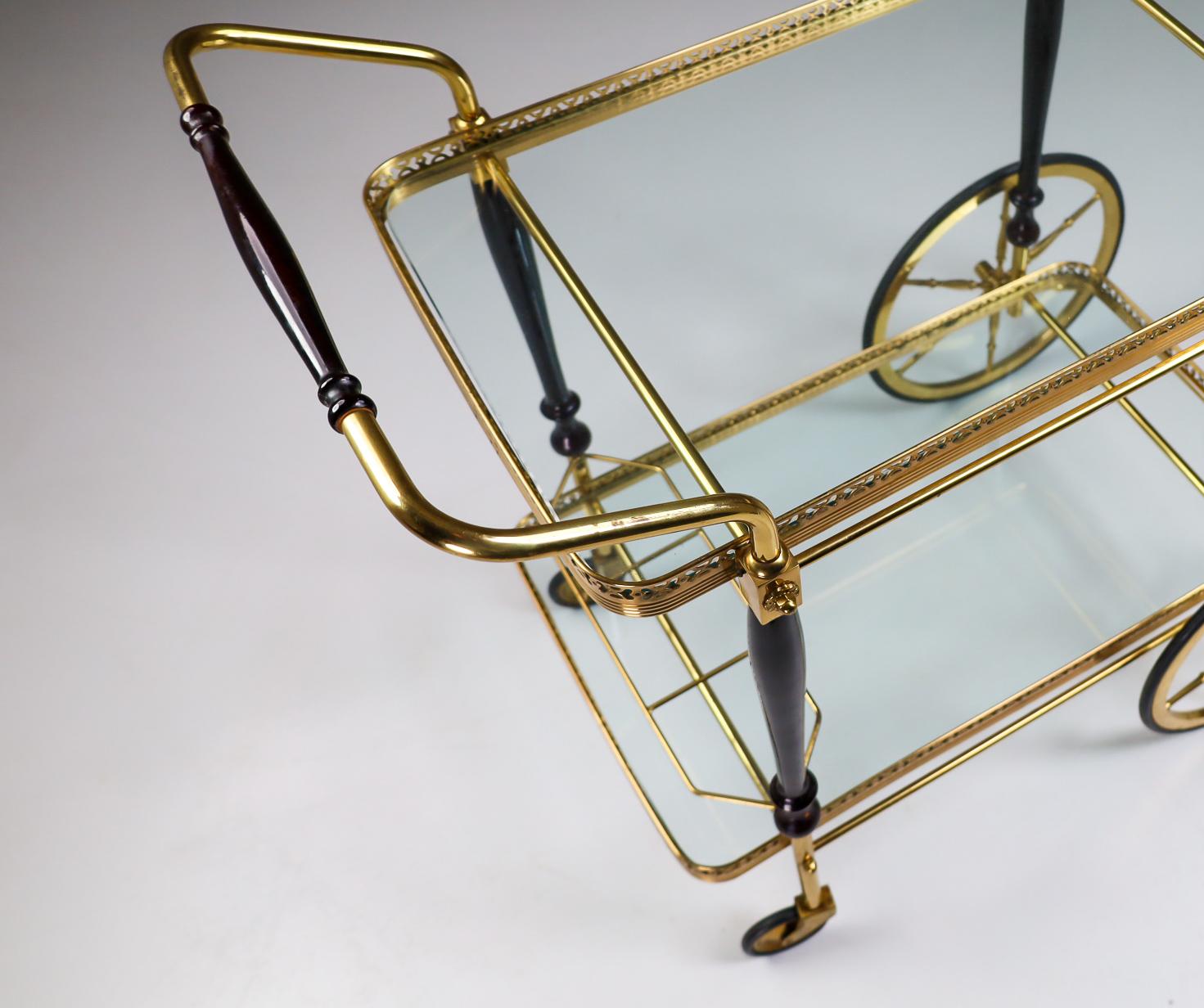 Maison Jansen Brass Drinks Trolley in Brass and Glass, France 1950s In Good Condition In Almelo, NL