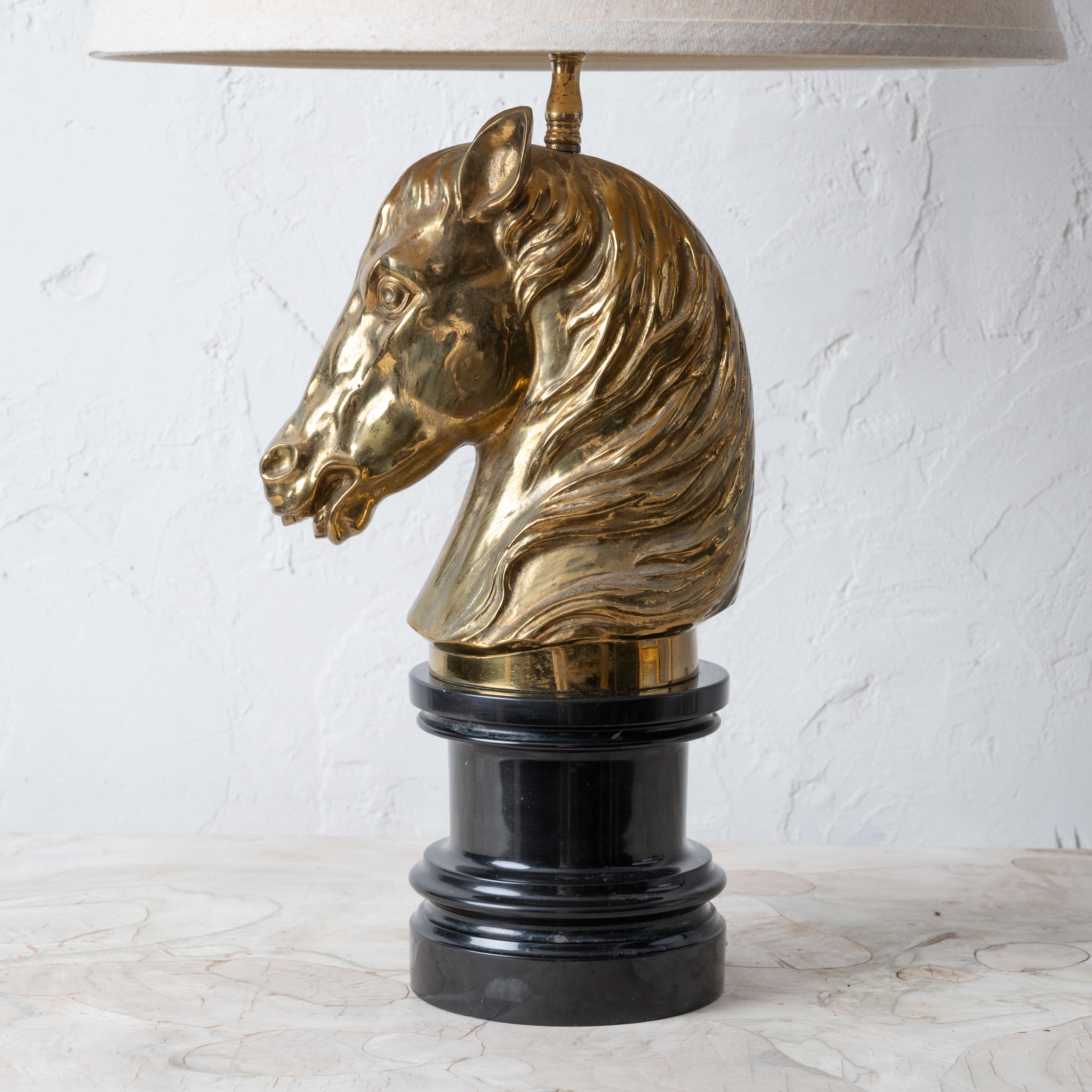 Francese Lampada a testa di cavallo in ottone Maison Jansen, c.1950 in vendita