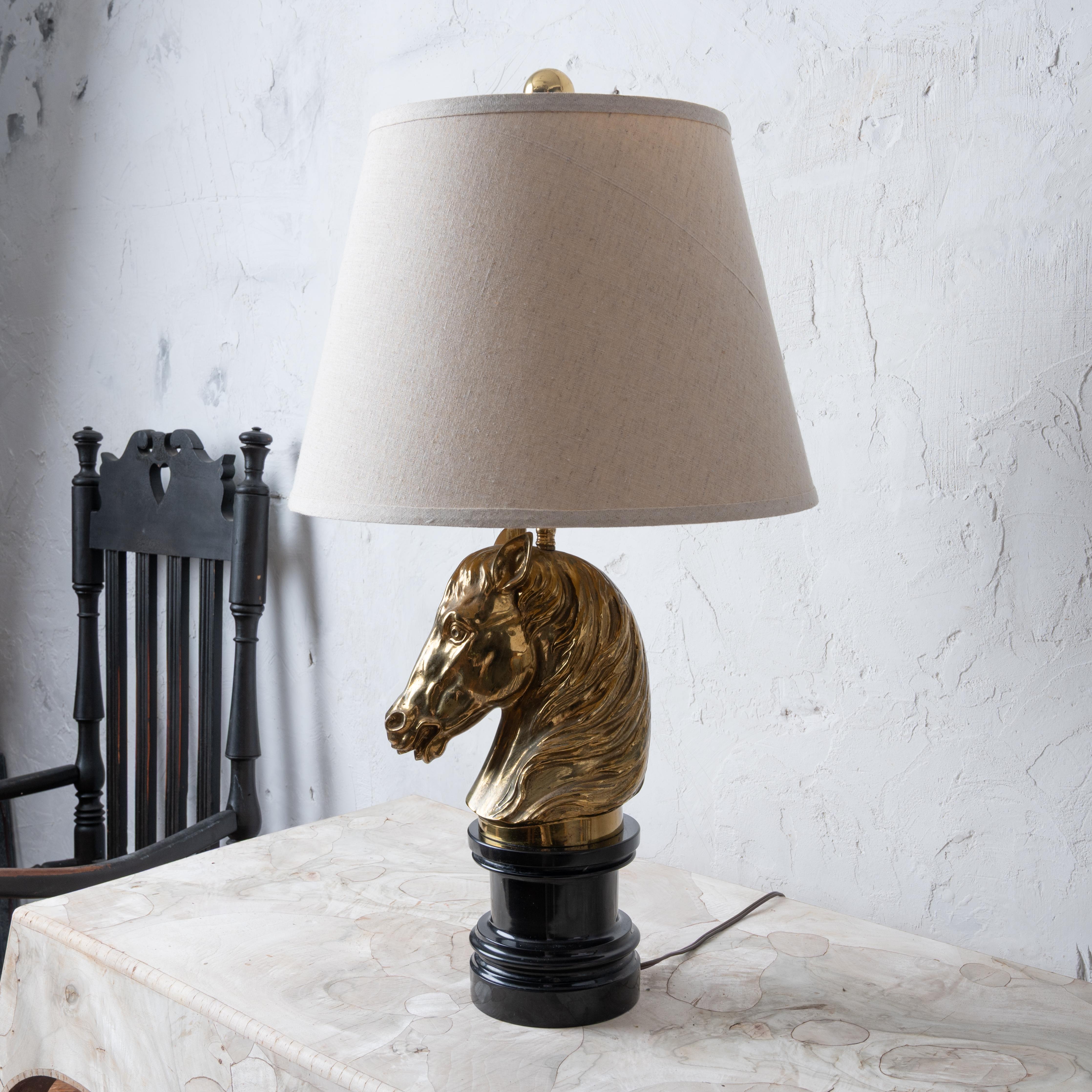Lampada a testa di cavallo in ottone Maison Jansen, c.1950 In condizioni buone in vendita a Savannah, GA