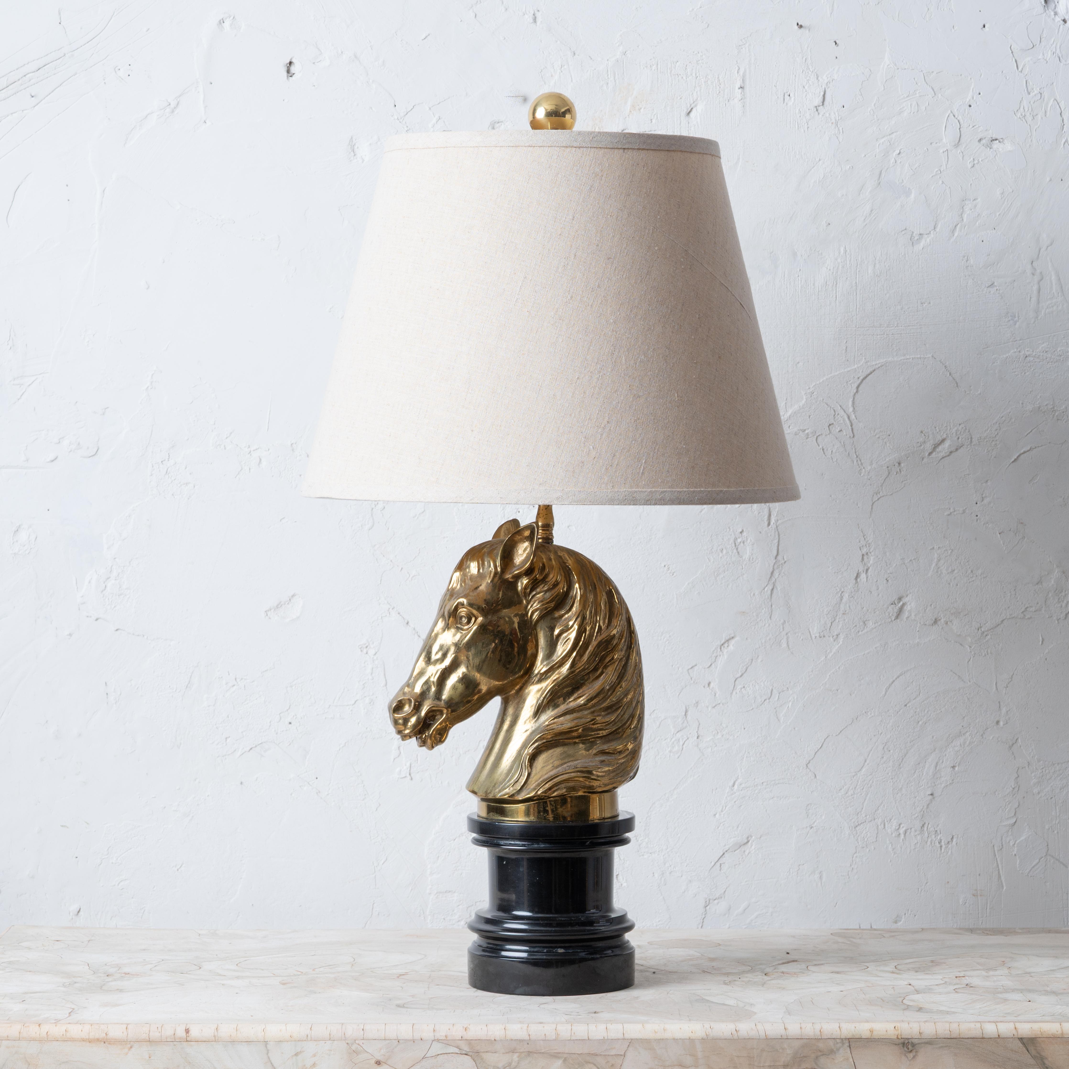 Metà XX secolo Lampada a testa di cavallo in ottone Maison Jansen, c.1950 in vendita
