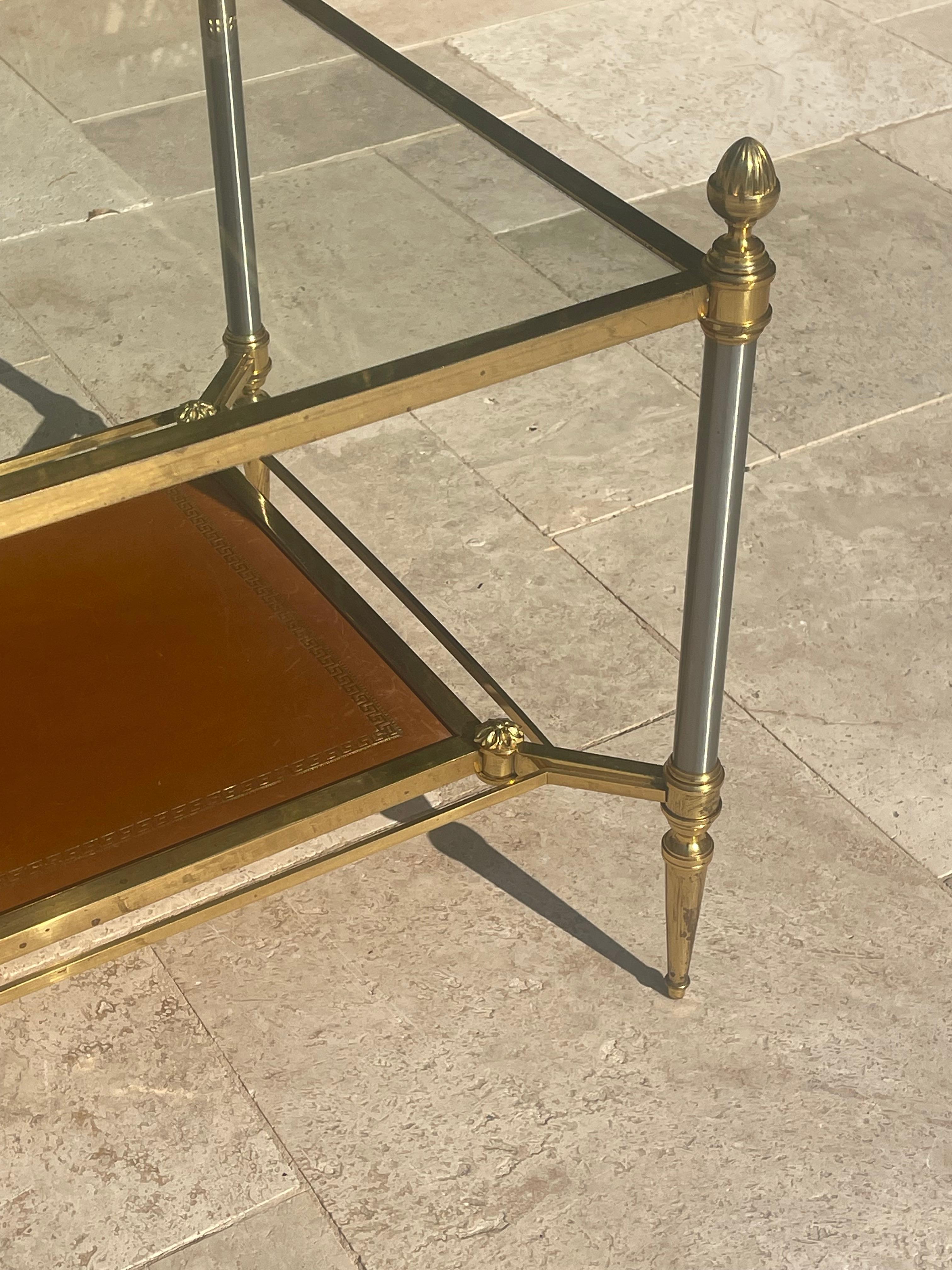 Français Maison Jansen - Table basse en laiton et cuir en vente