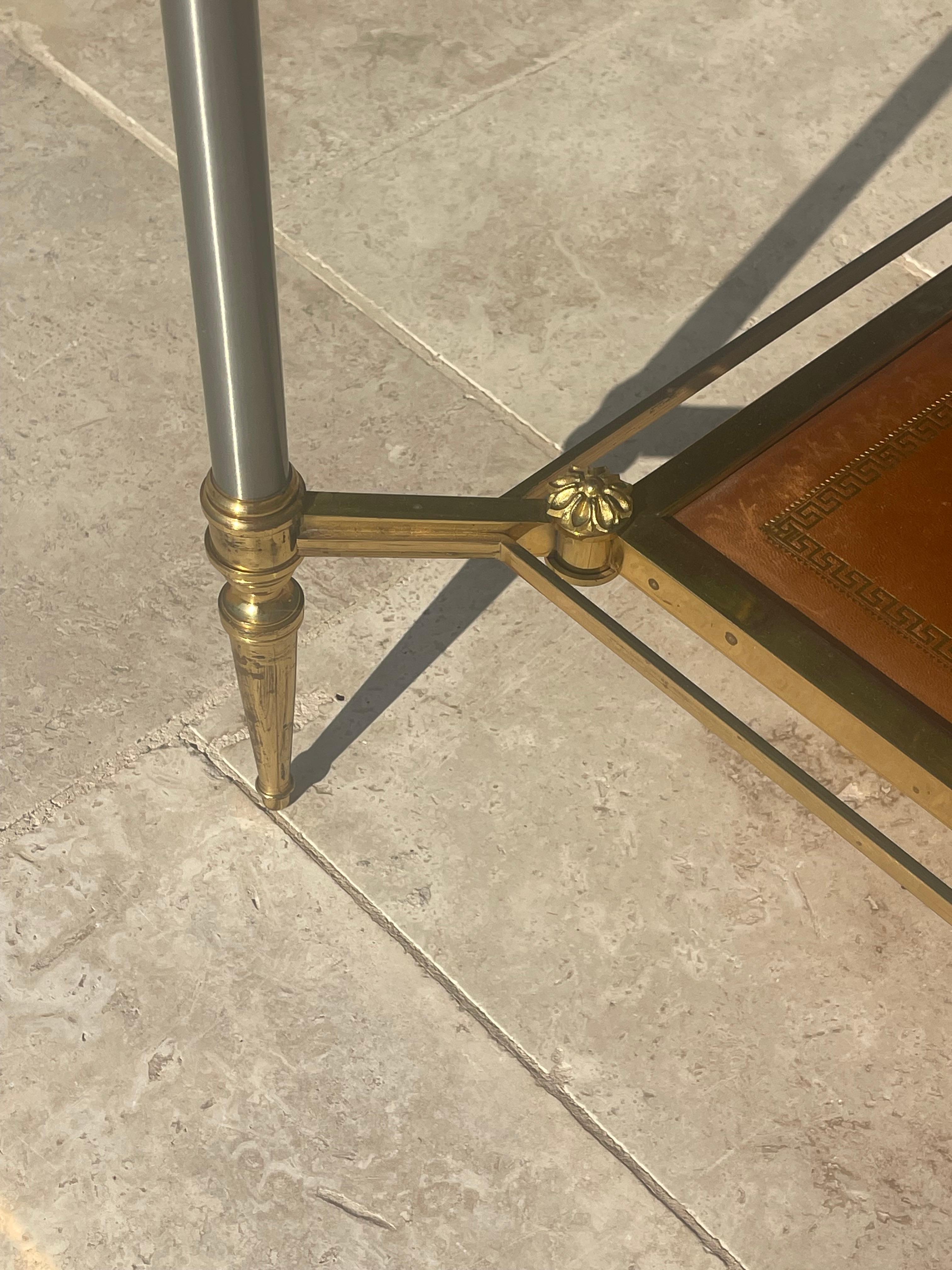 Laiton Maison Jansen - Table basse en laiton et cuir en vente