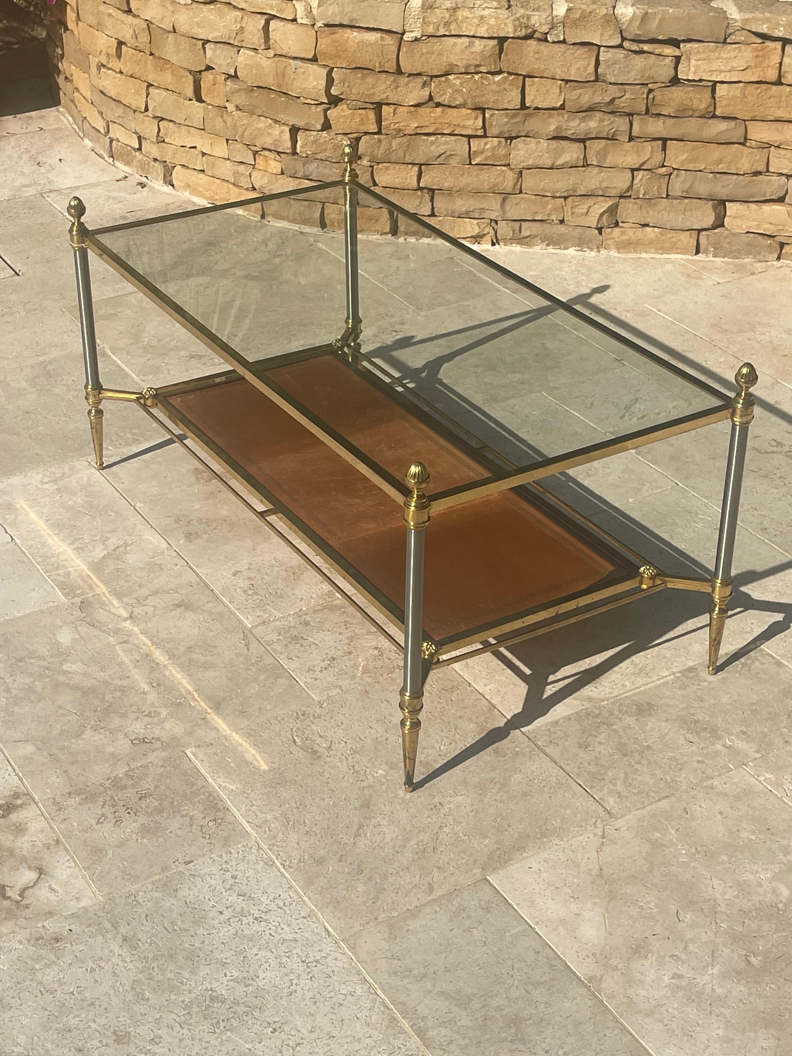 Maison Jansen - Table basse en laiton et cuir en vente 1