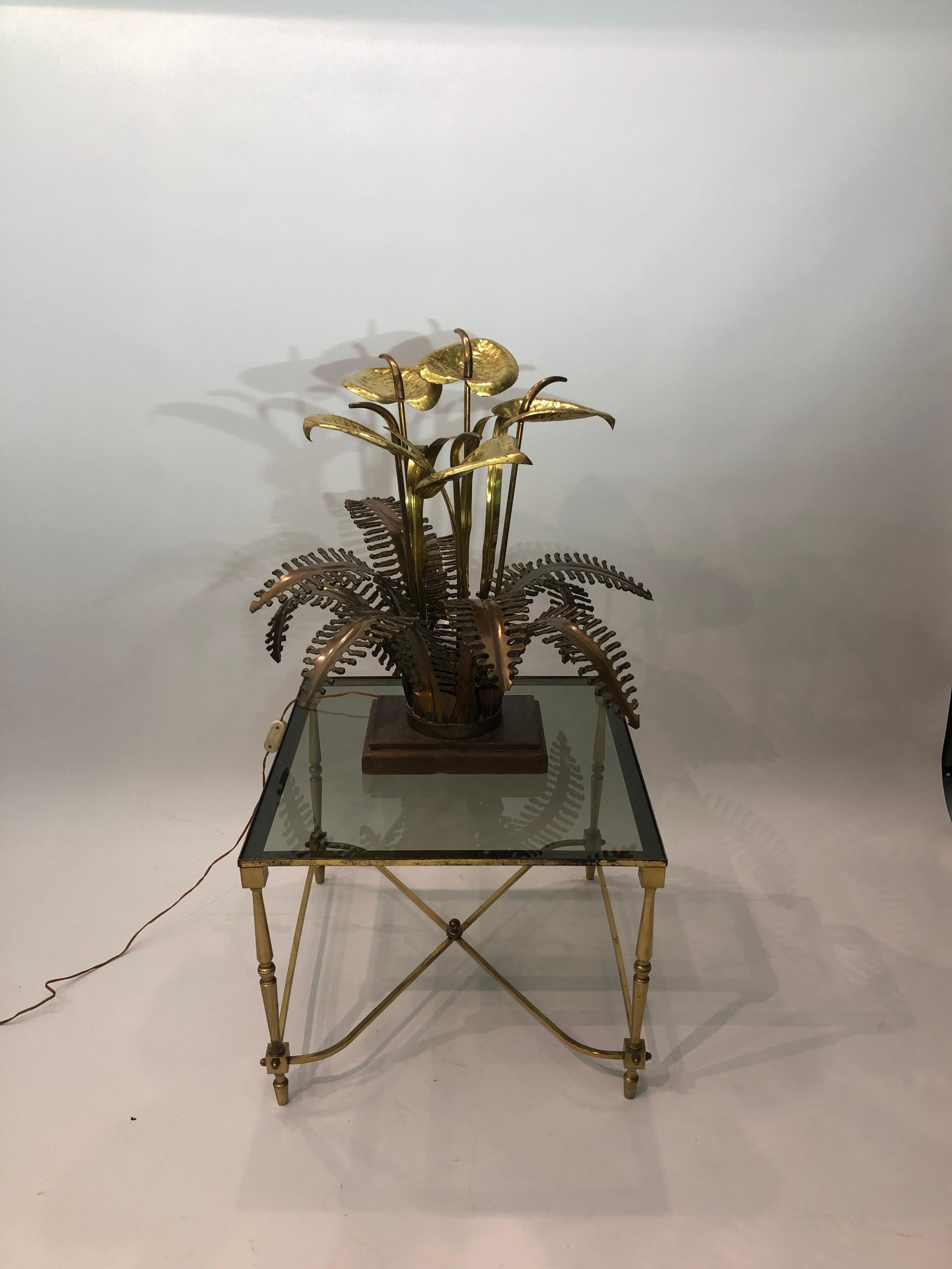 Maison Jansen Brass Lilies Table Lamp MidCentury Modern Hollywood Regency 1970s In Good Condition For Sale In London, GB