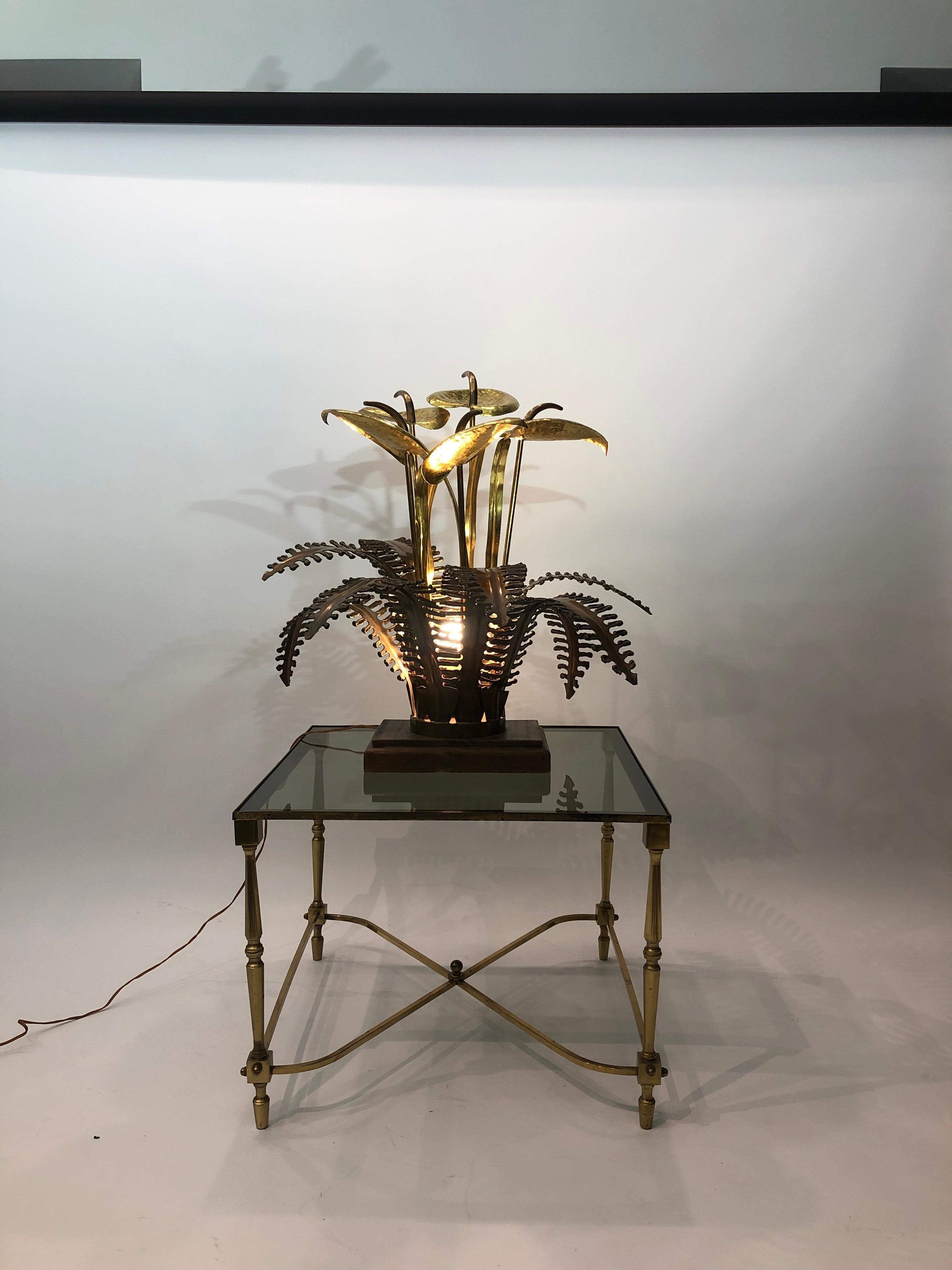 Late 20th Century Maison Jansen Brass Lilies Table Lamp MidCentury Modern Hollywood Regency 1970s For Sale