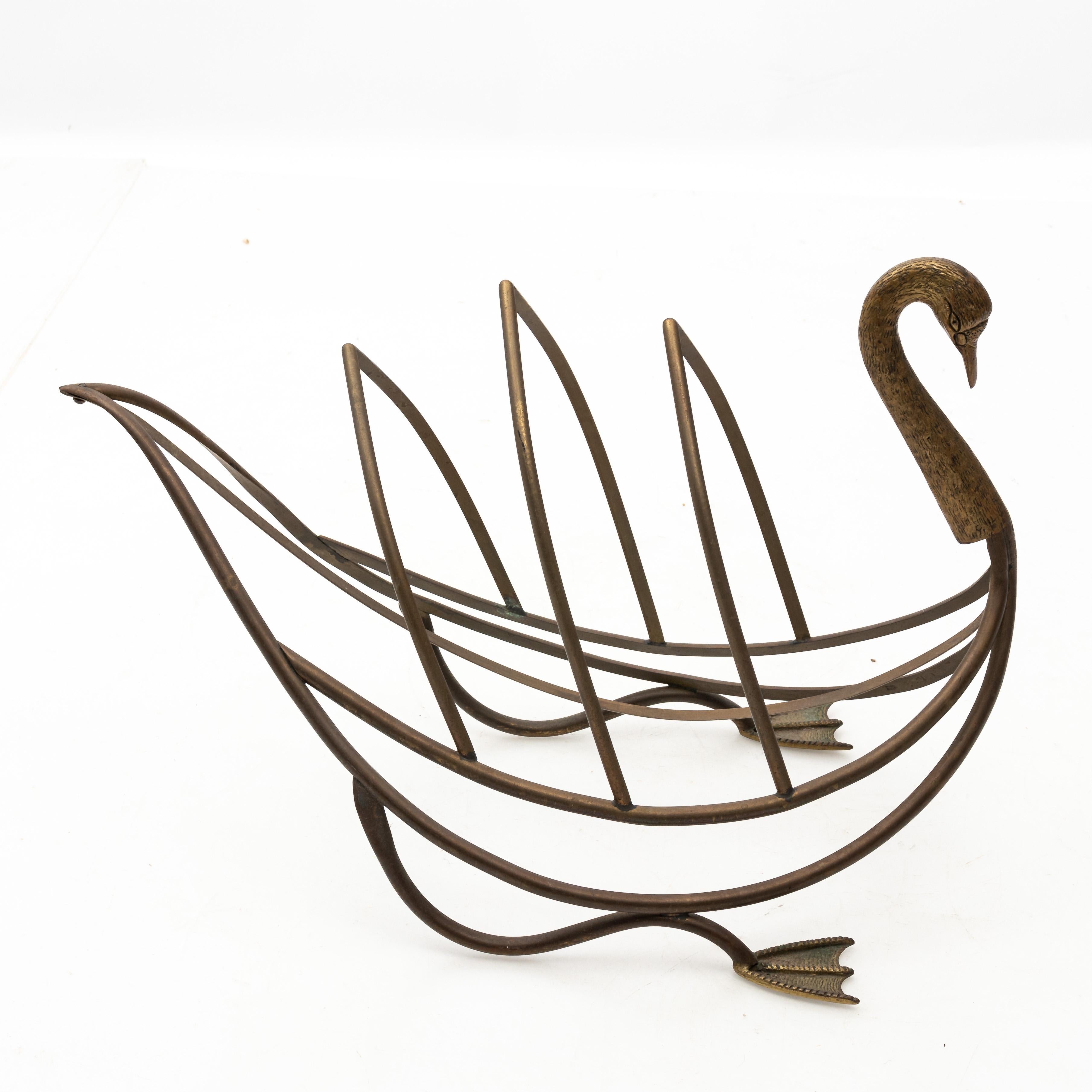 Swan Form Brass Magazine Rack Attributed to Maison Jansen In Good Condition For Sale In New York, NY