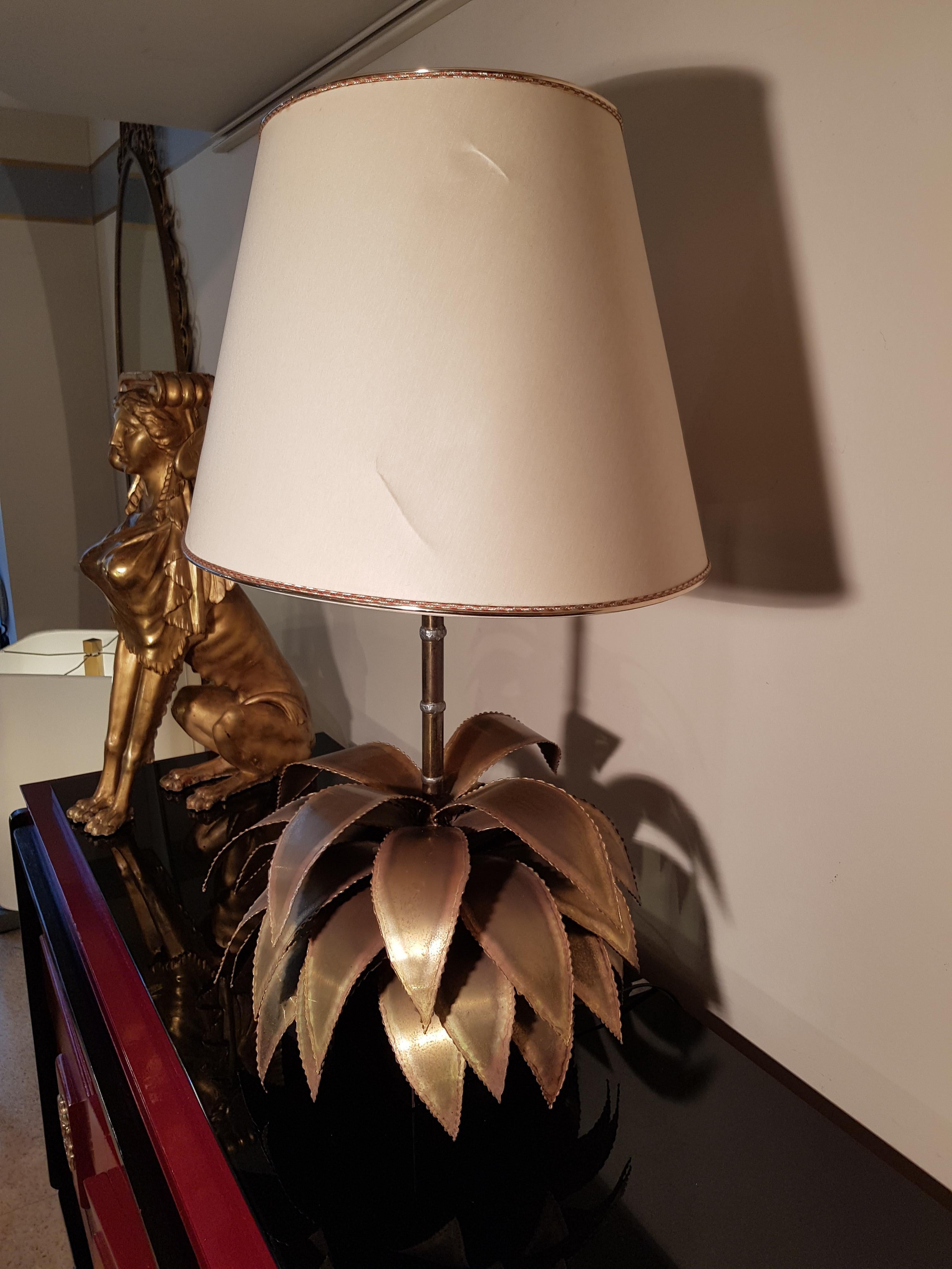 Table Lamp attributed to Maison Jansen, representing a palm tree with brass leaves, bronze trunk and black laminated vase. No signature is present but the quality of brass work and welds are typical of the Maison Jansen works. The lamp carries one