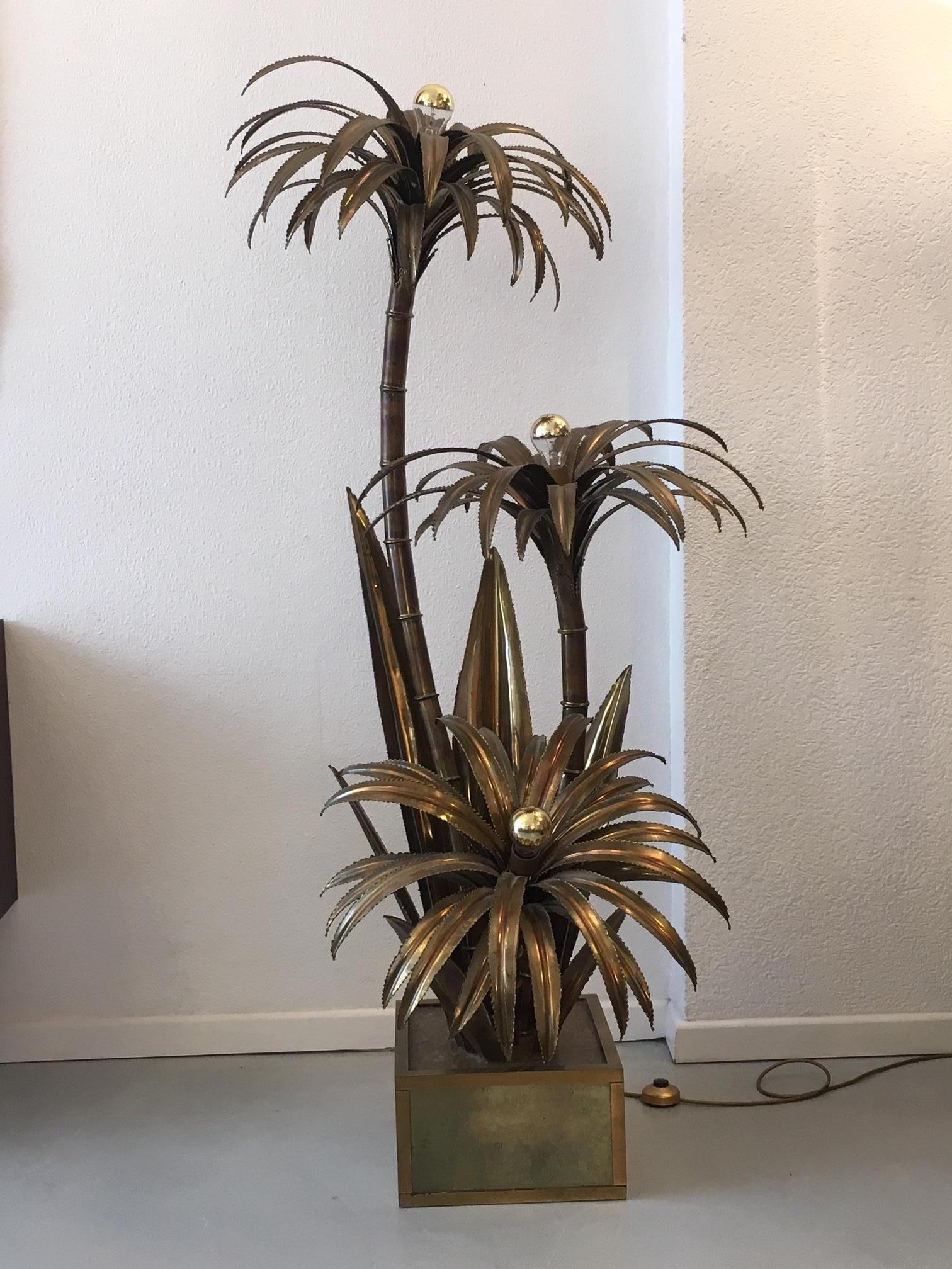 Brass palm tree floor lamp by Maison Jansen, France, circa 1970s
Very good condition, patinated brass.
 