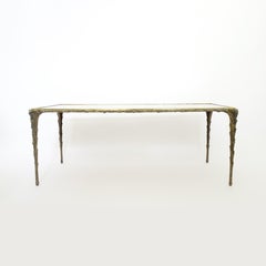 Mesa baja de bronce Maison Jansen con tablero de volutas pintado en chino, Villa Necchi