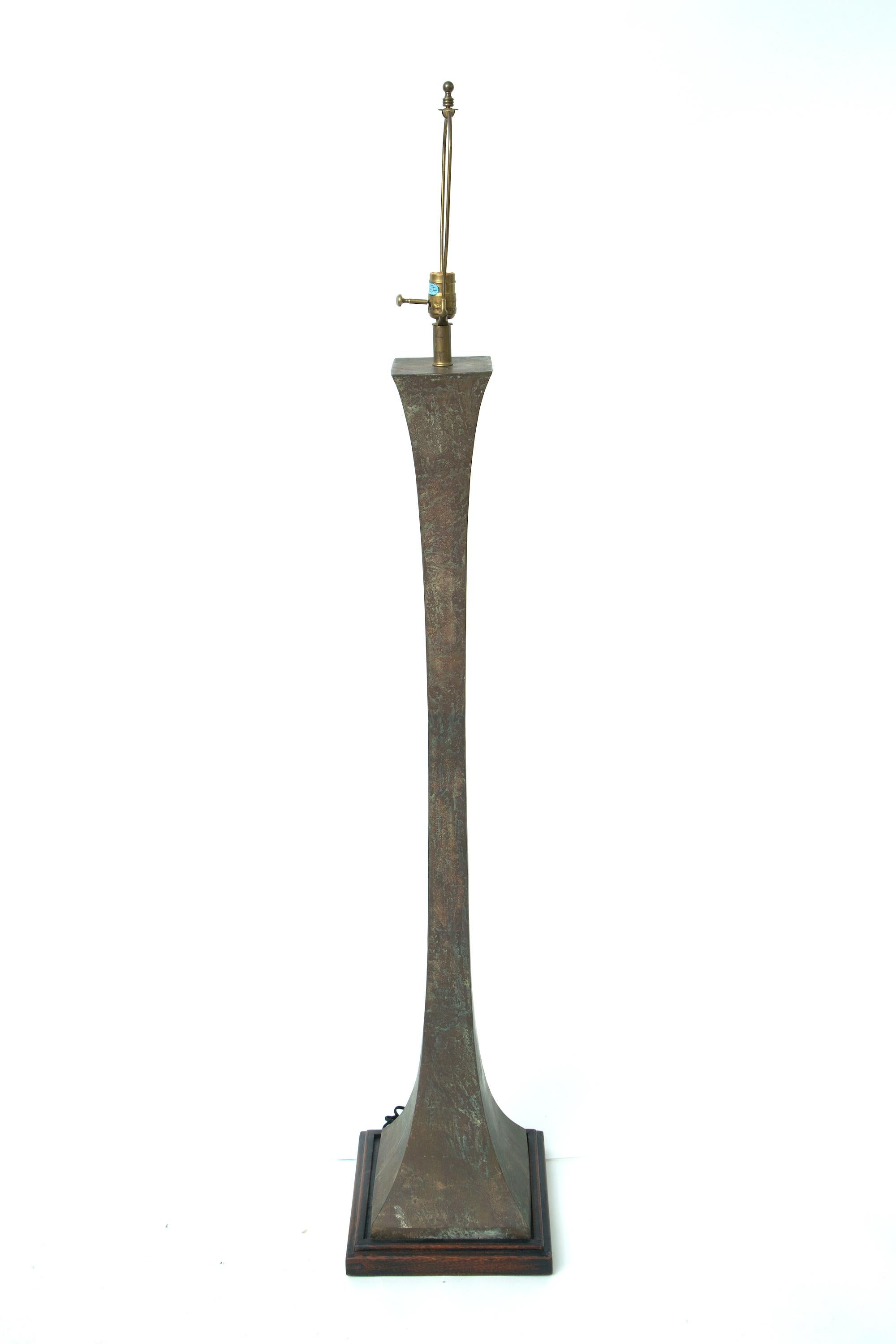 Extremely well made and designed floor lamp.
Beautifully cast.
 