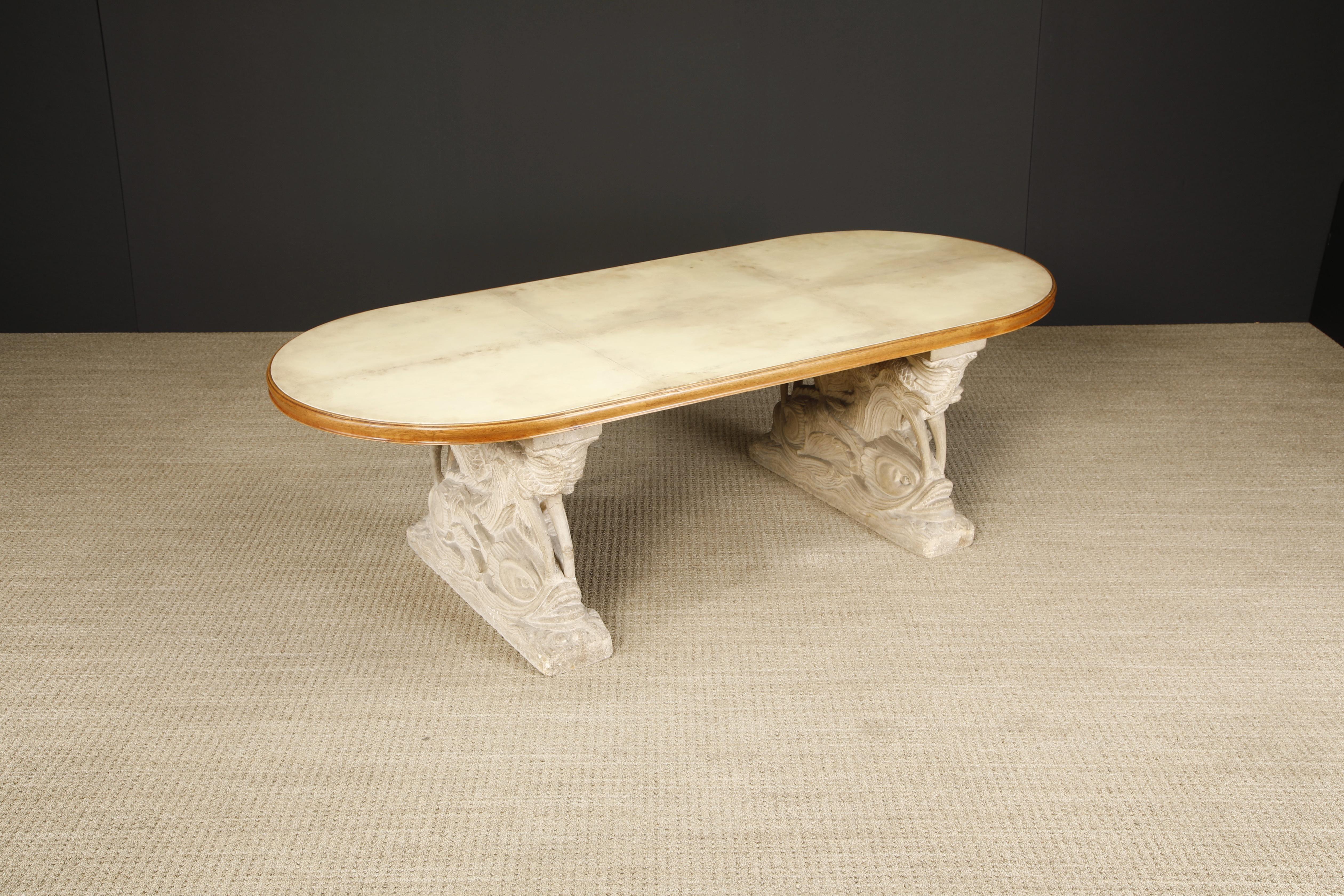 Français Table de salle à manger en pierre sculptée, Oak et Vellum laqué de la Maison Jansen, c. 1940 en vente