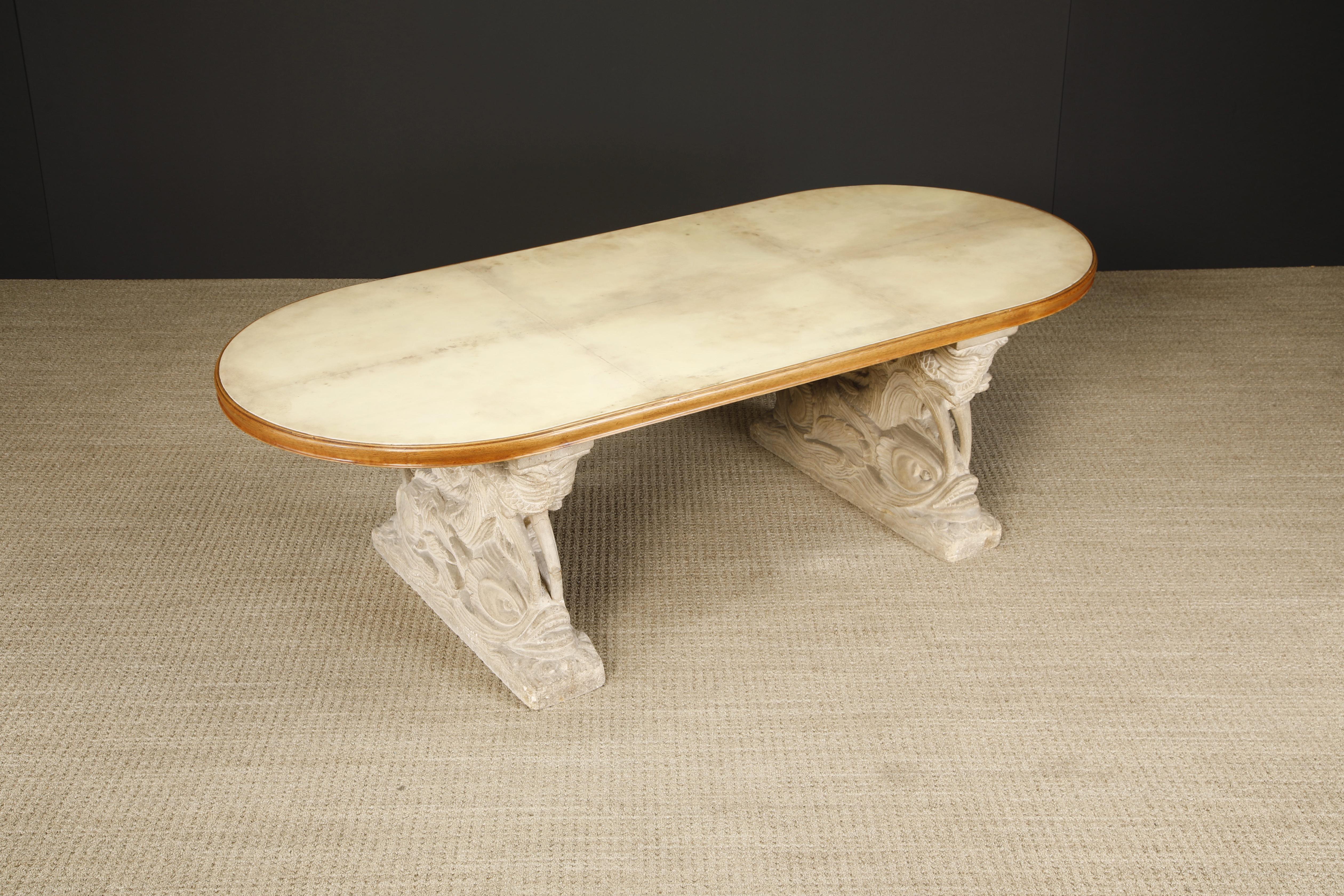 Sculpté Table de salle à manger en pierre sculptée, Oak et Vellum laqué de la Maison Jansen, c. 1940 en vente