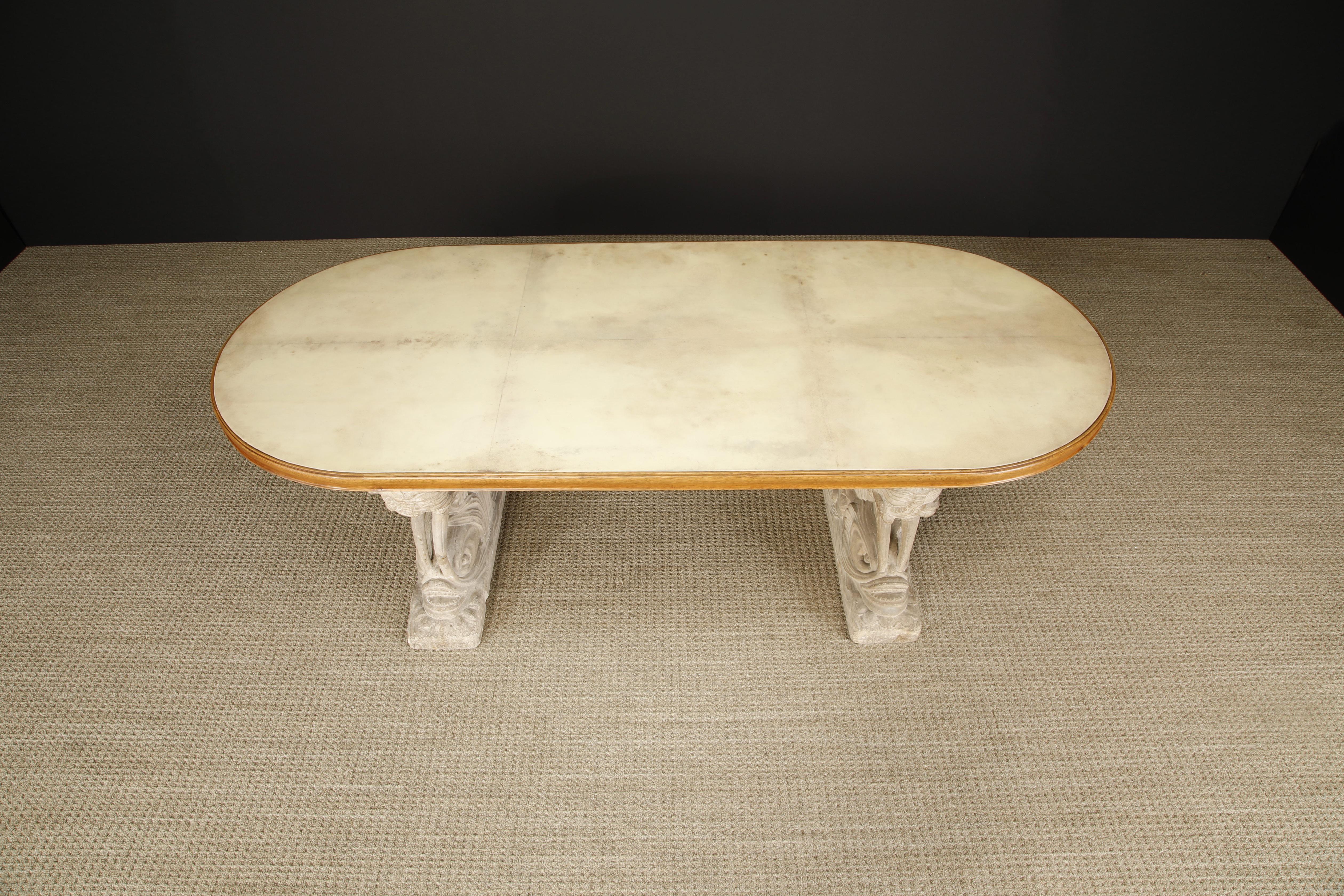 Milieu du XXe siècle Table de salle à manger en pierre sculptée, Oak et Vellum laqué de la Maison Jansen, c. 1940 en vente
