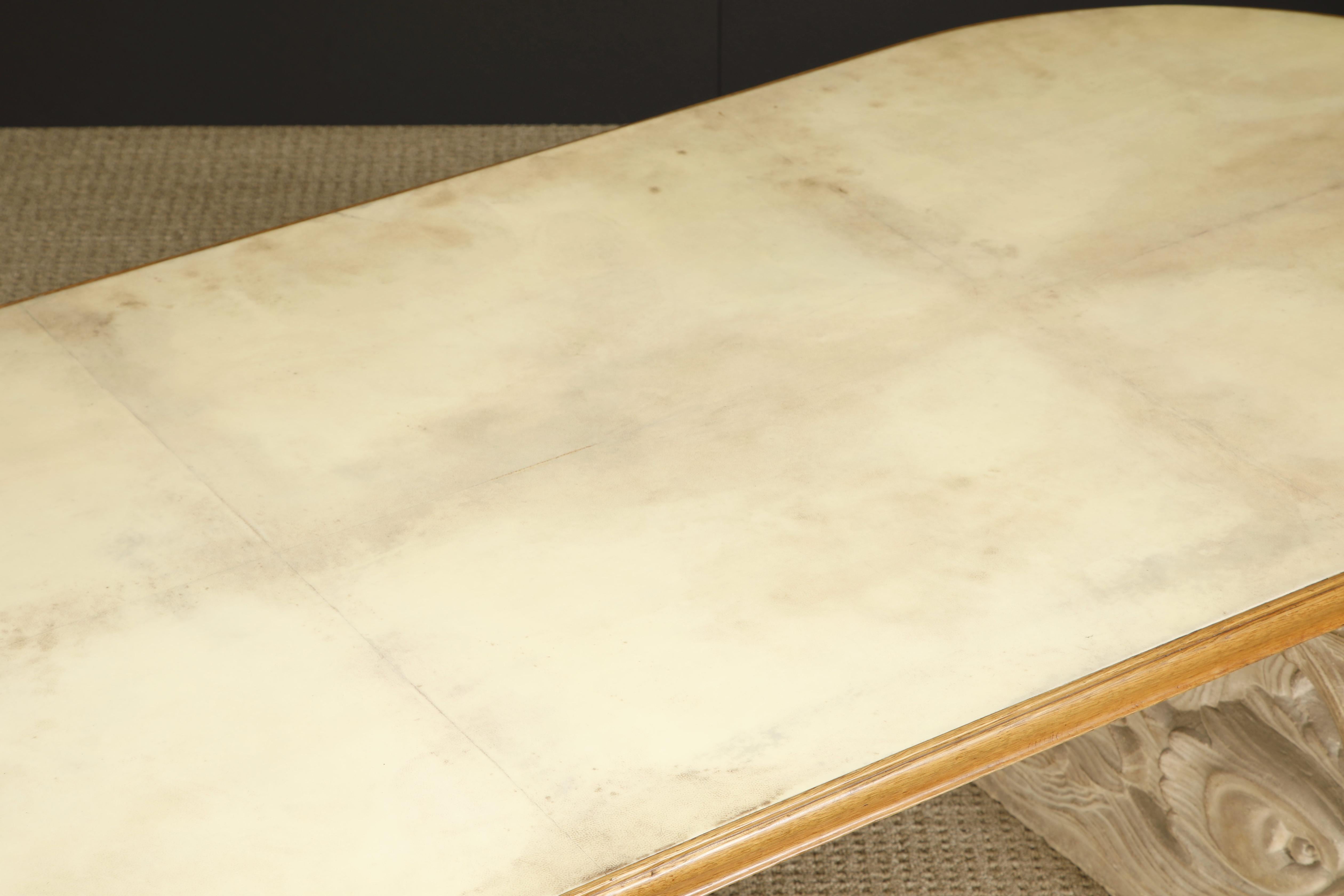 Table de salle à manger en pierre sculptée, Oak et Vellum laqué de la Maison Jansen, c. 1940 en vente 1