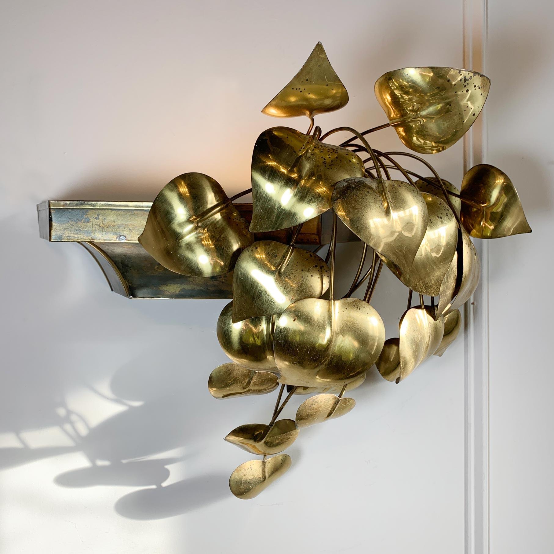 Maison Jansen Gold Cascading Leaves Wall Light In Good Condition For Sale In Hastings, GB