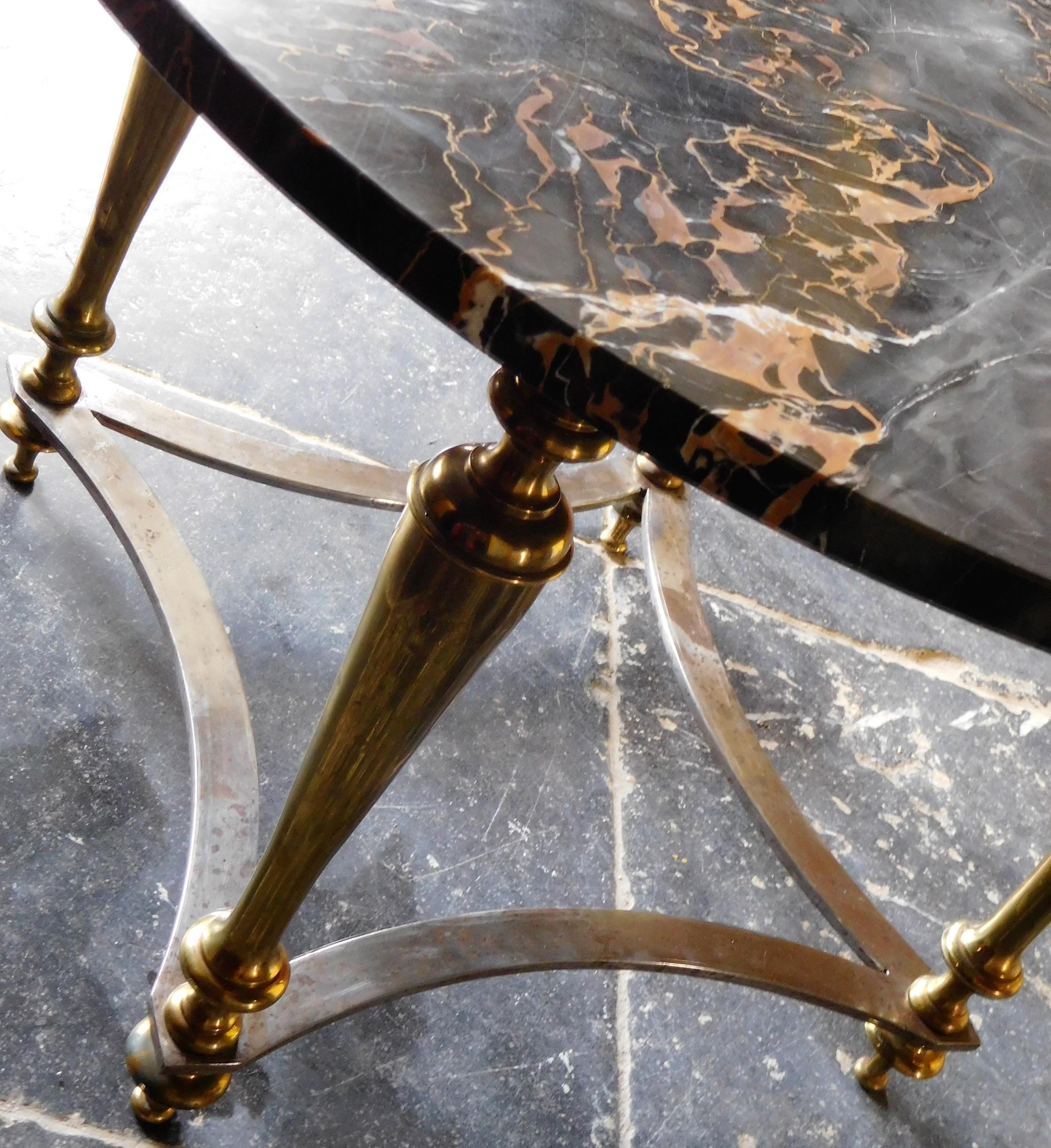 Mid-Century Modern, coffee table in perfect condition. Design Maison Jansen.
Made of bronze, steel and with a beautiful Portoro-marble top, period 1960.