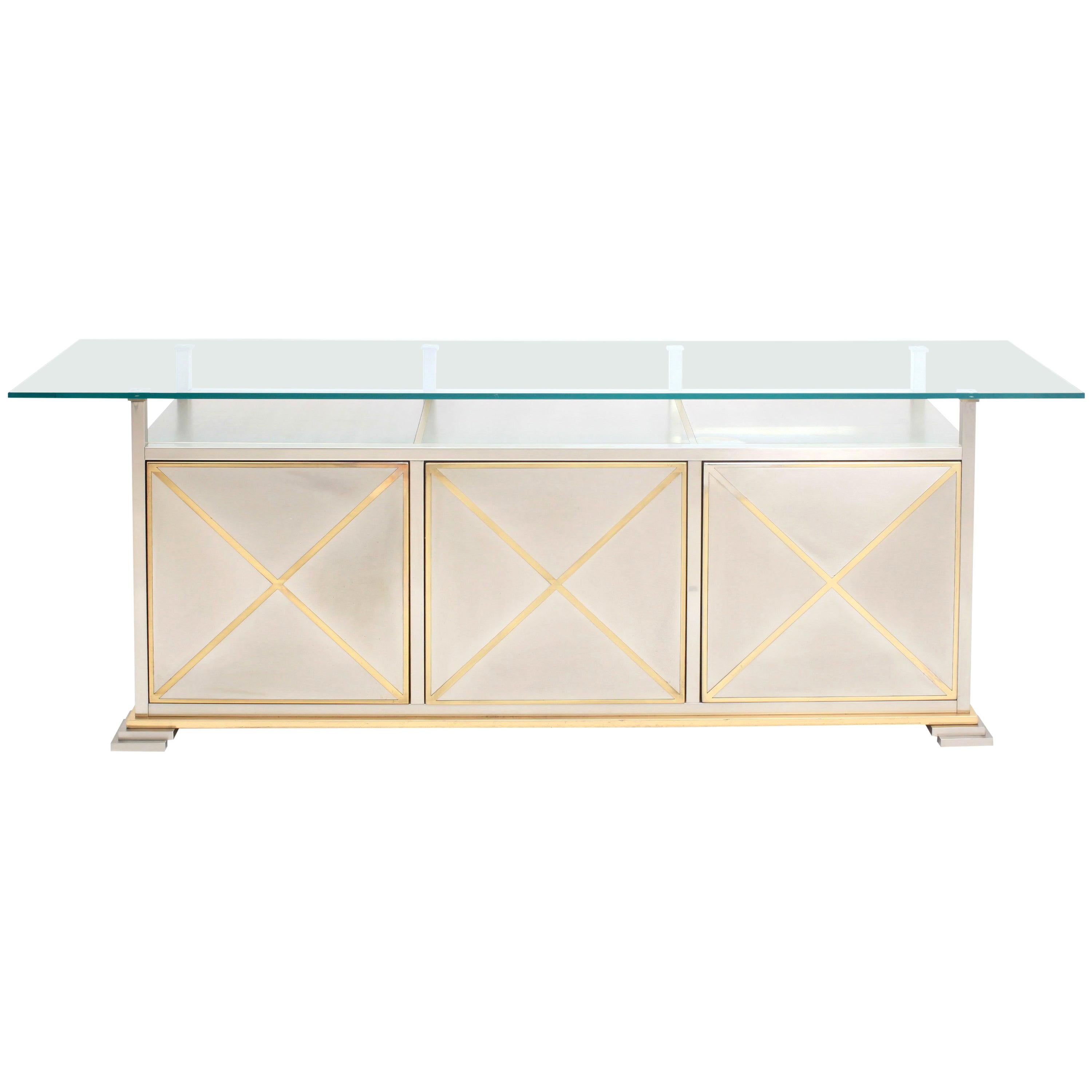 Hollywood Regency brass and steel sideboard with clear glass top and diamond patterned doors.
 
Maison Jansen, France, 1970s

Check out our Goldwood storefront for more matching pieces

Measure: L 230 cm x H 82 cm x D 52 cm.