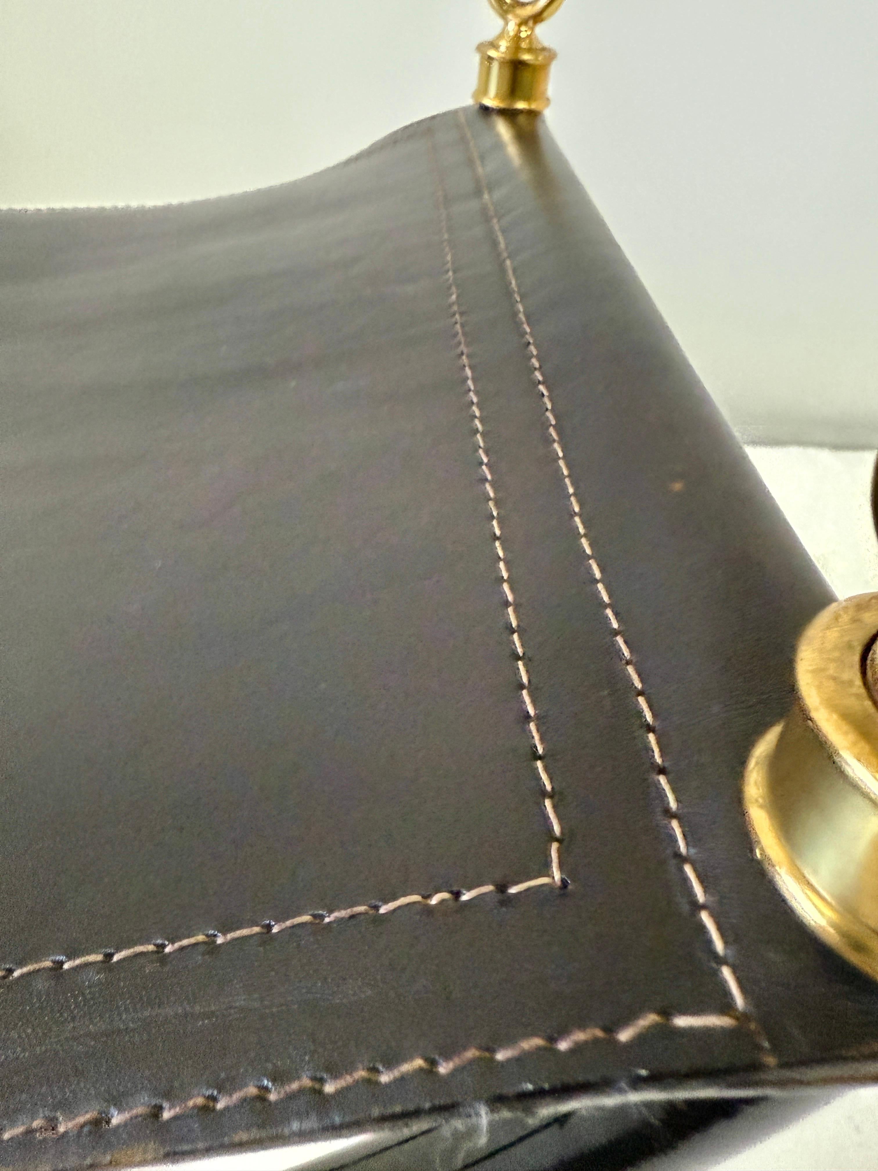 Neoclassico Sgabello Maison Jansen Curule in pelle cucita, ottone e metallo in vendita
