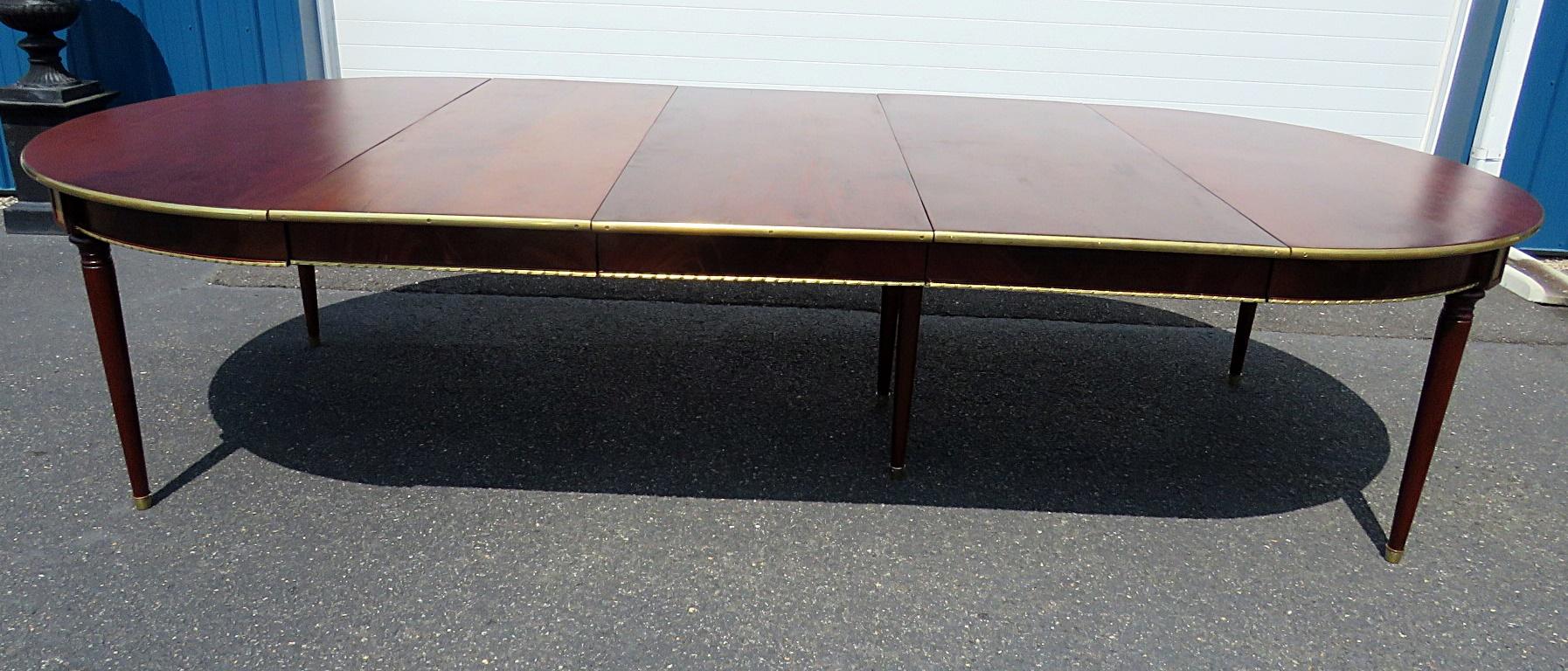 Maison Jansen Directoire Style Dining Room Table In Good Condition For Sale In Swedesboro, NJ