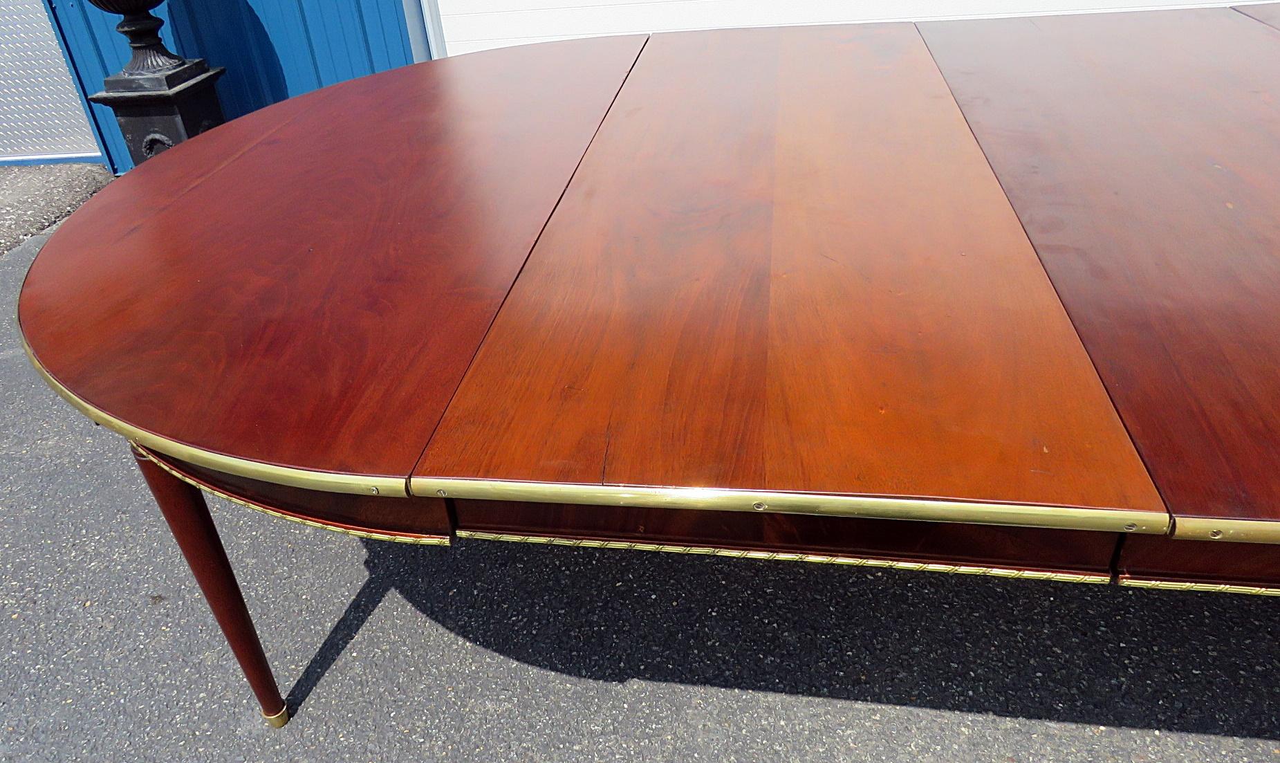 Laiton Table de salle à manger de style Directoire de la Maison Jansen