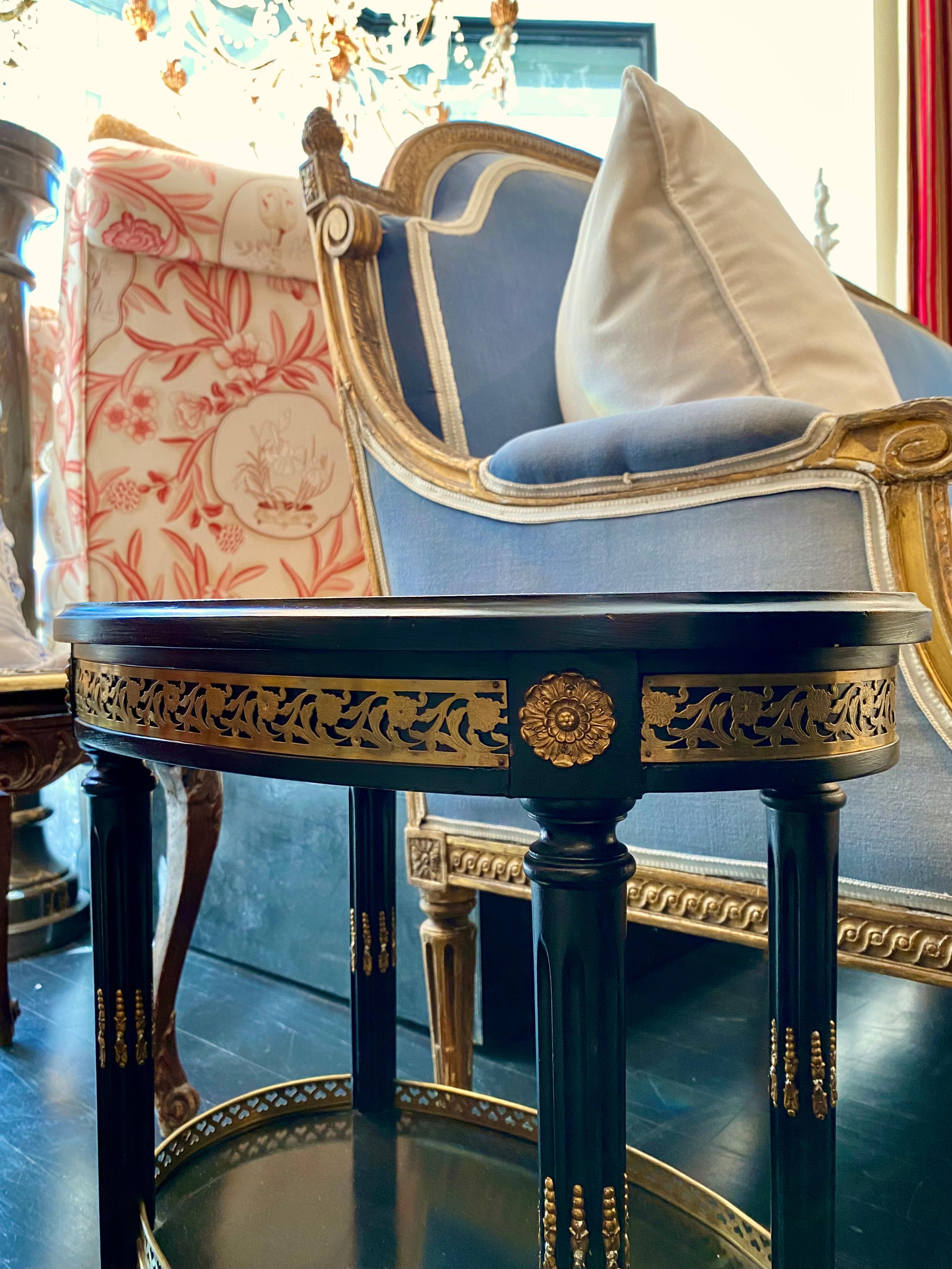 Paire de tables d'appoint en bois d'ébène estampillé de la Maison Jansen, style Hollywood Regency, français en vente 4