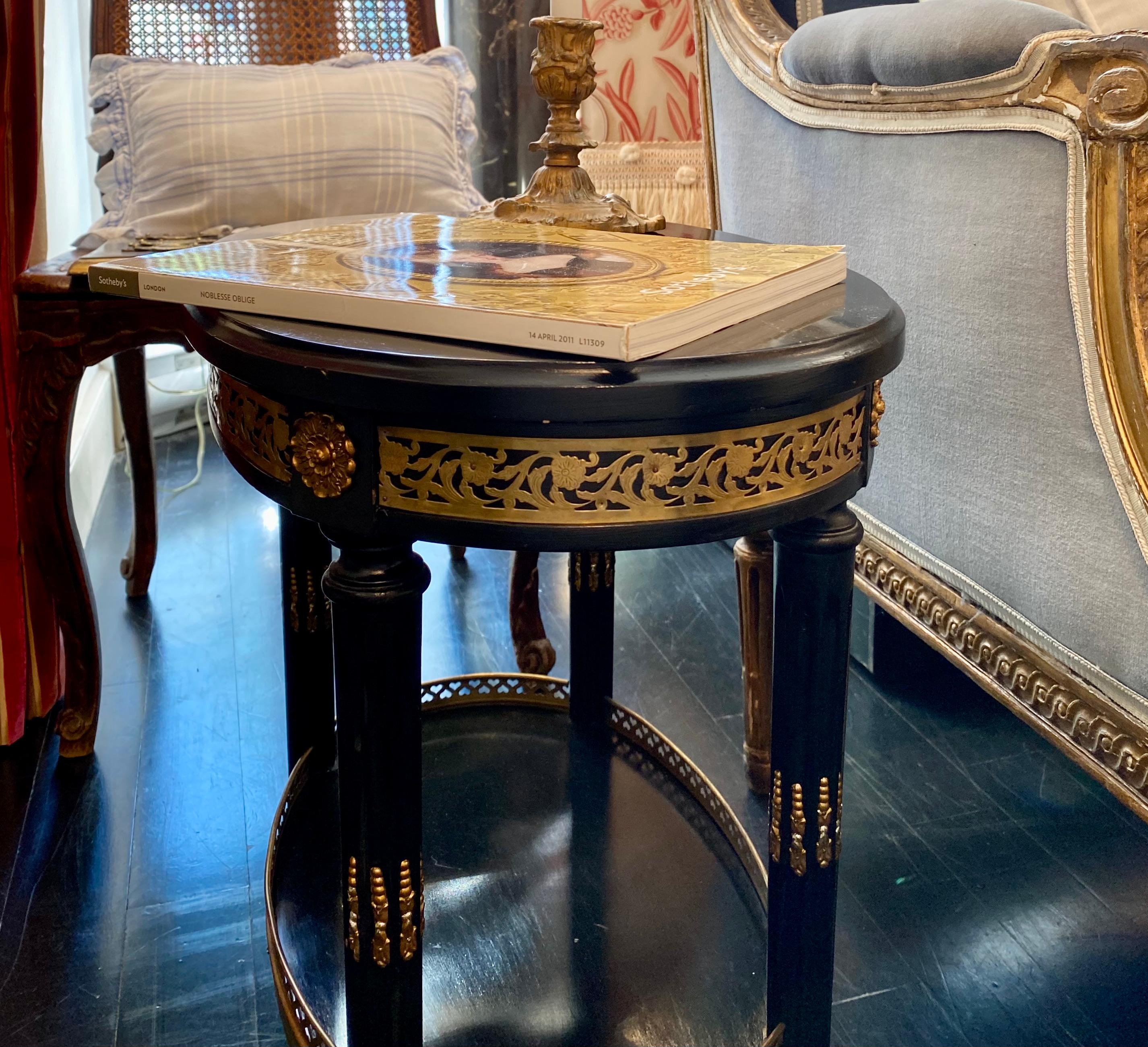 Paire de tables d'appoint en bois d'ébène estampillé de la Maison Jansen, style Hollywood Regency, français en vente 8