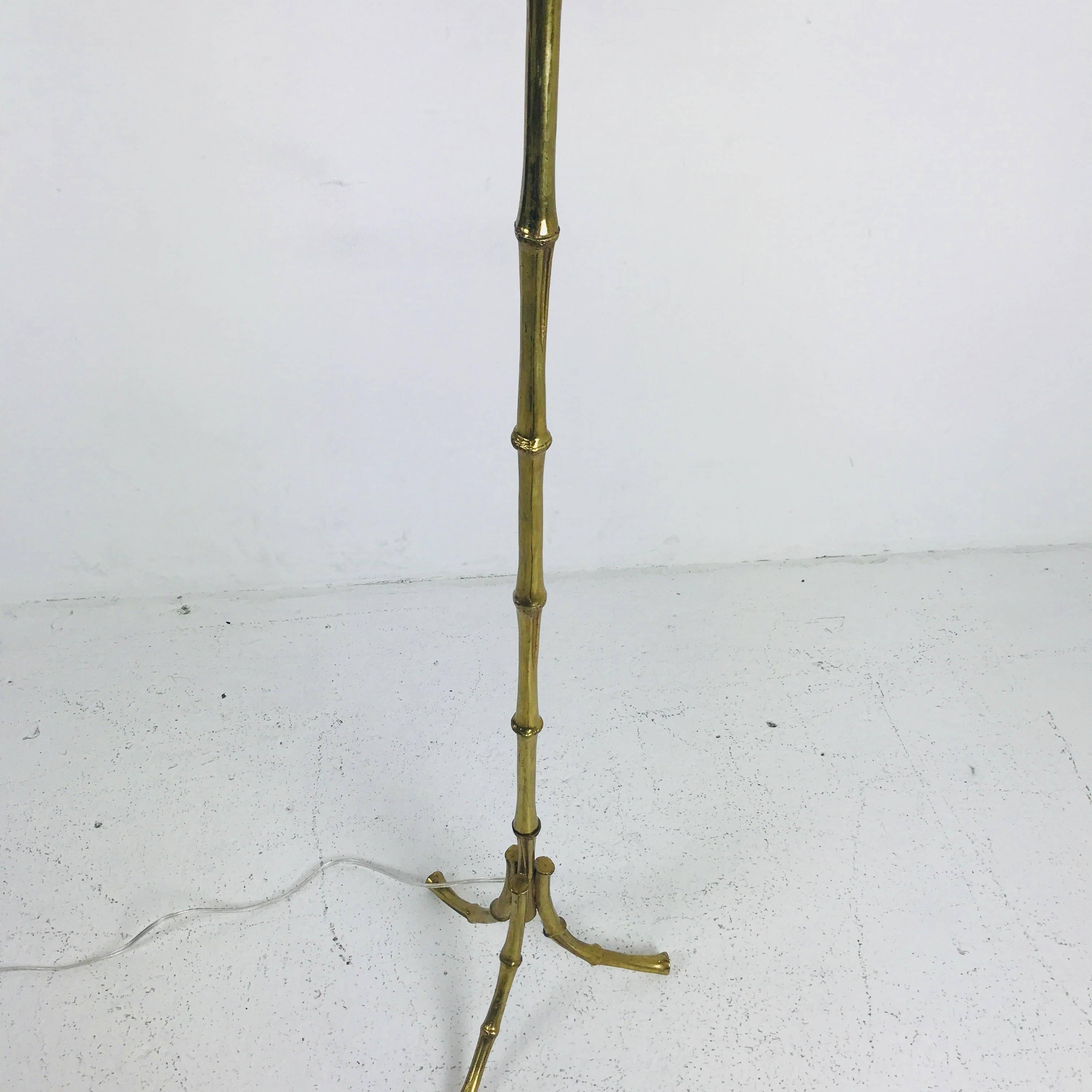 Mid-Century moderno Lampada da terra in ottone in finto bambù di Maison Jansen
