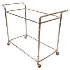 Carrito de bar Maison Jansen de cromo francés y 2 niveles de cristal de bambú sintético, mesa para servir