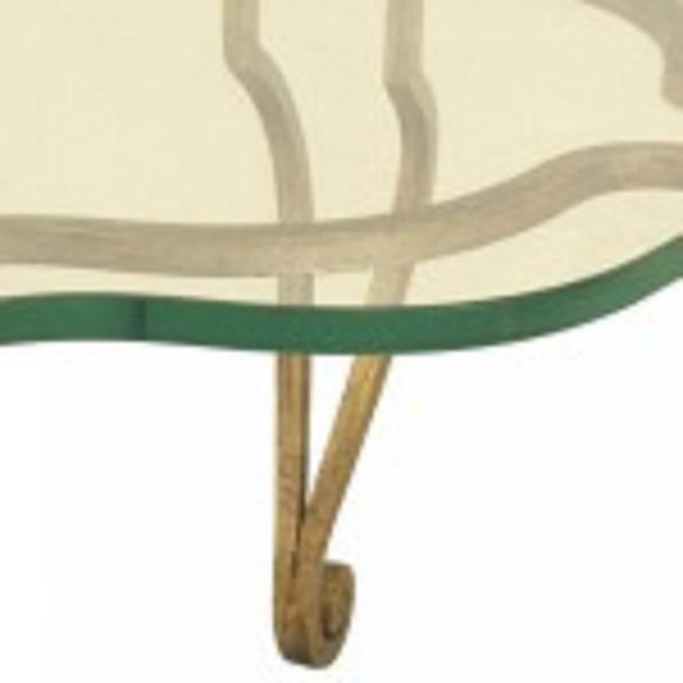 Französischer Couchtisch aus vergoldetem Eisen und Glasplatte von Maison Jansen aus der Jahrhundertmitte (Moderne der Mitte des Jahrhunderts) im Angebot