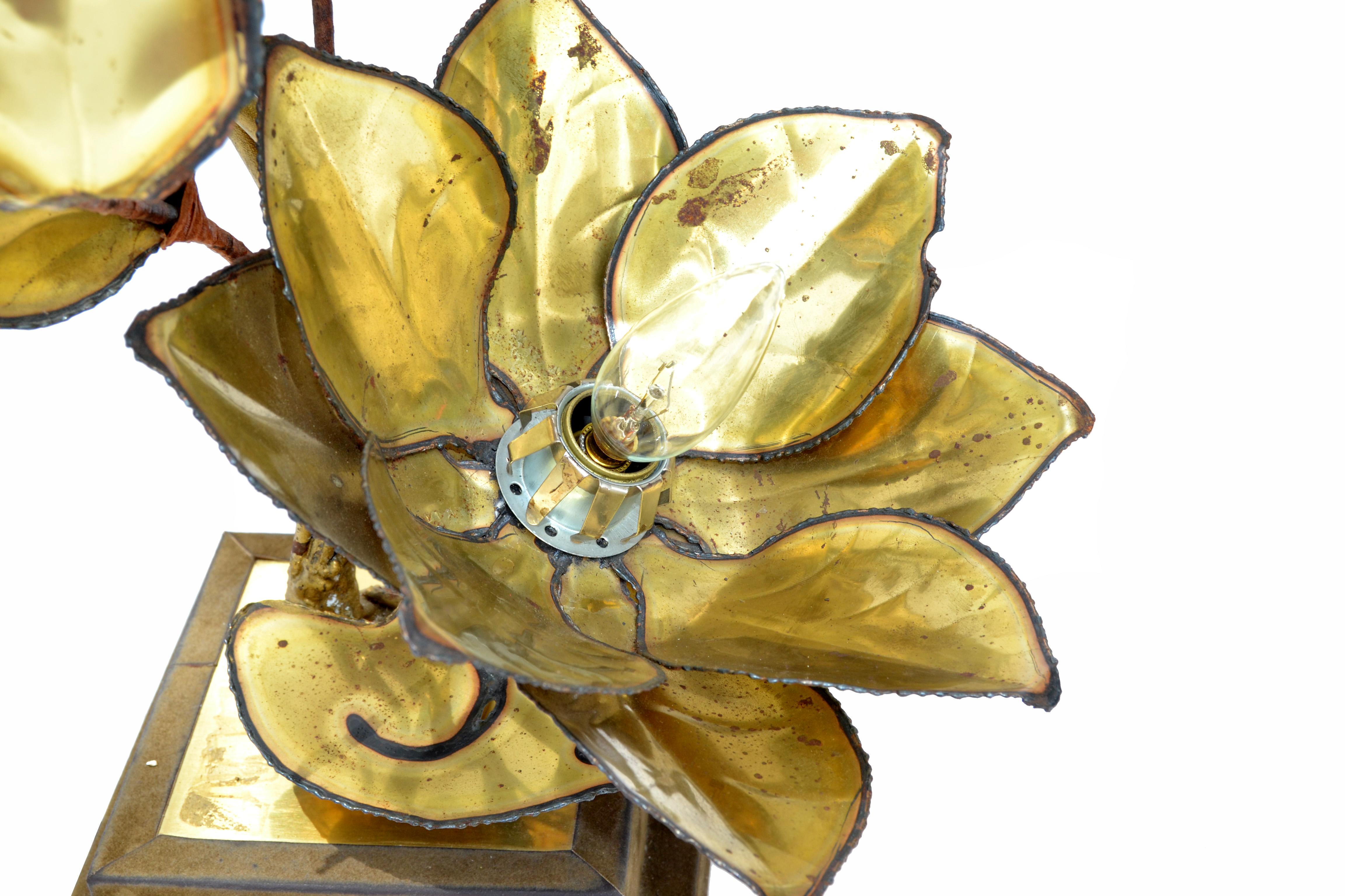 Maison Jansen French Mid-Century Modern 3-Light Cut Brass Flower Table Lamp 4