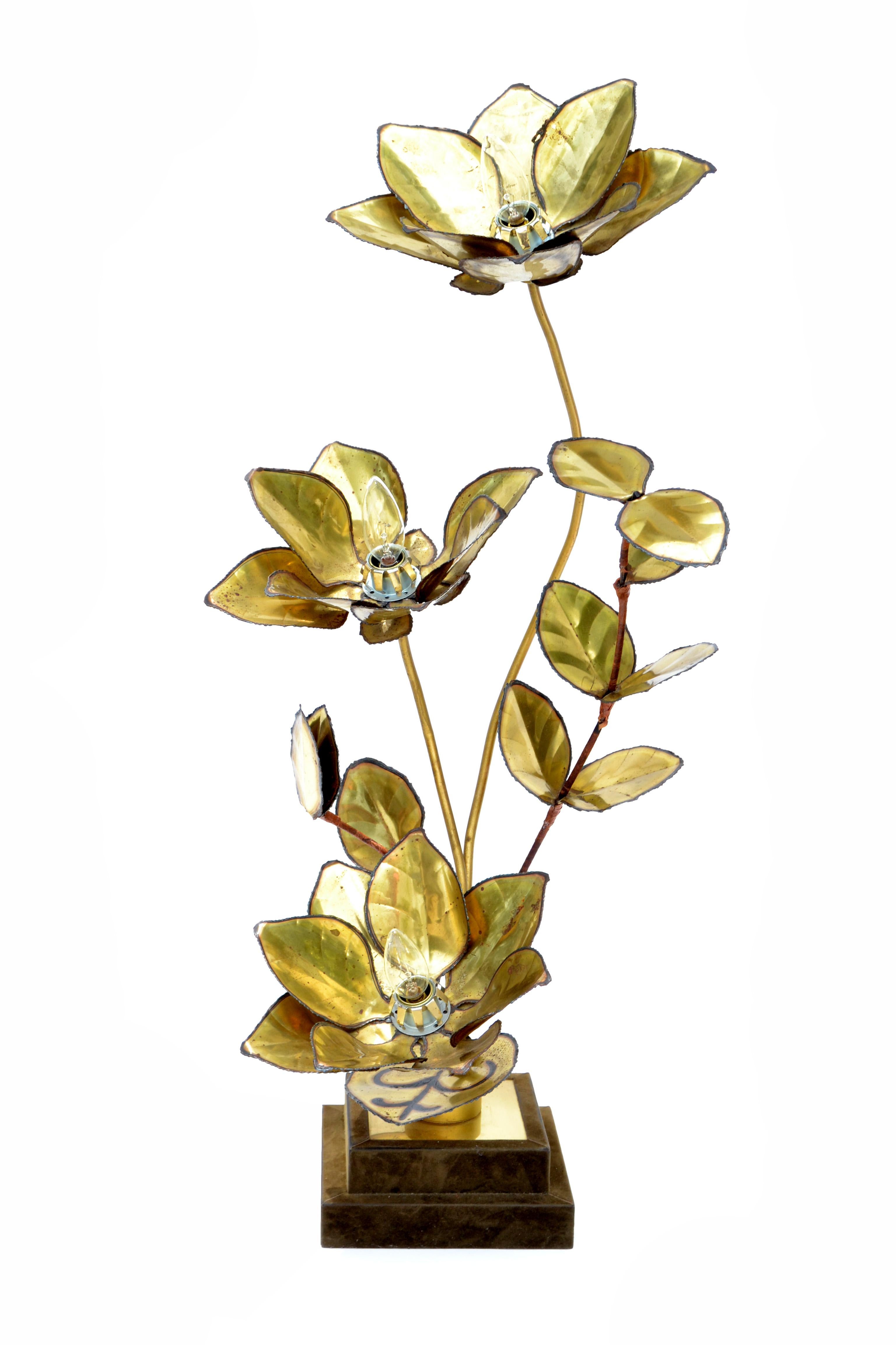 Hand-Crafted Maison Jansen French Mid-Century Modern 3-Light Cut Brass Flower Table Lamp