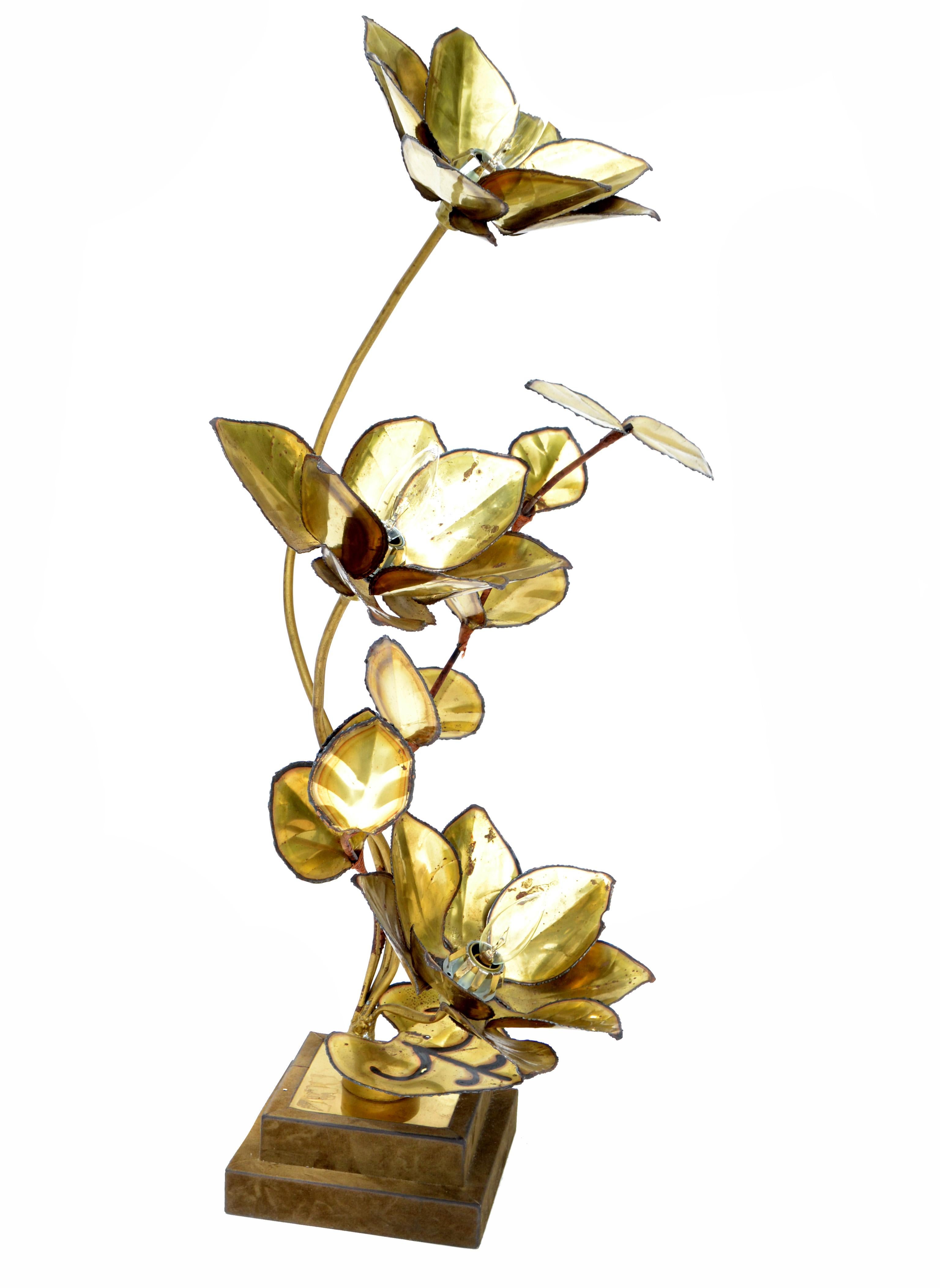 20th Century Maison Jansen French Mid-Century Modern 3-Light Cut Brass Flower Table Lamp