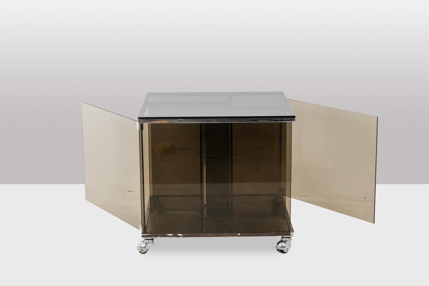 Maison Jansen. Furniture for vinyls in smoked glass. 1970s. In Excellent Condition For Sale In Saint-Ouen, FR