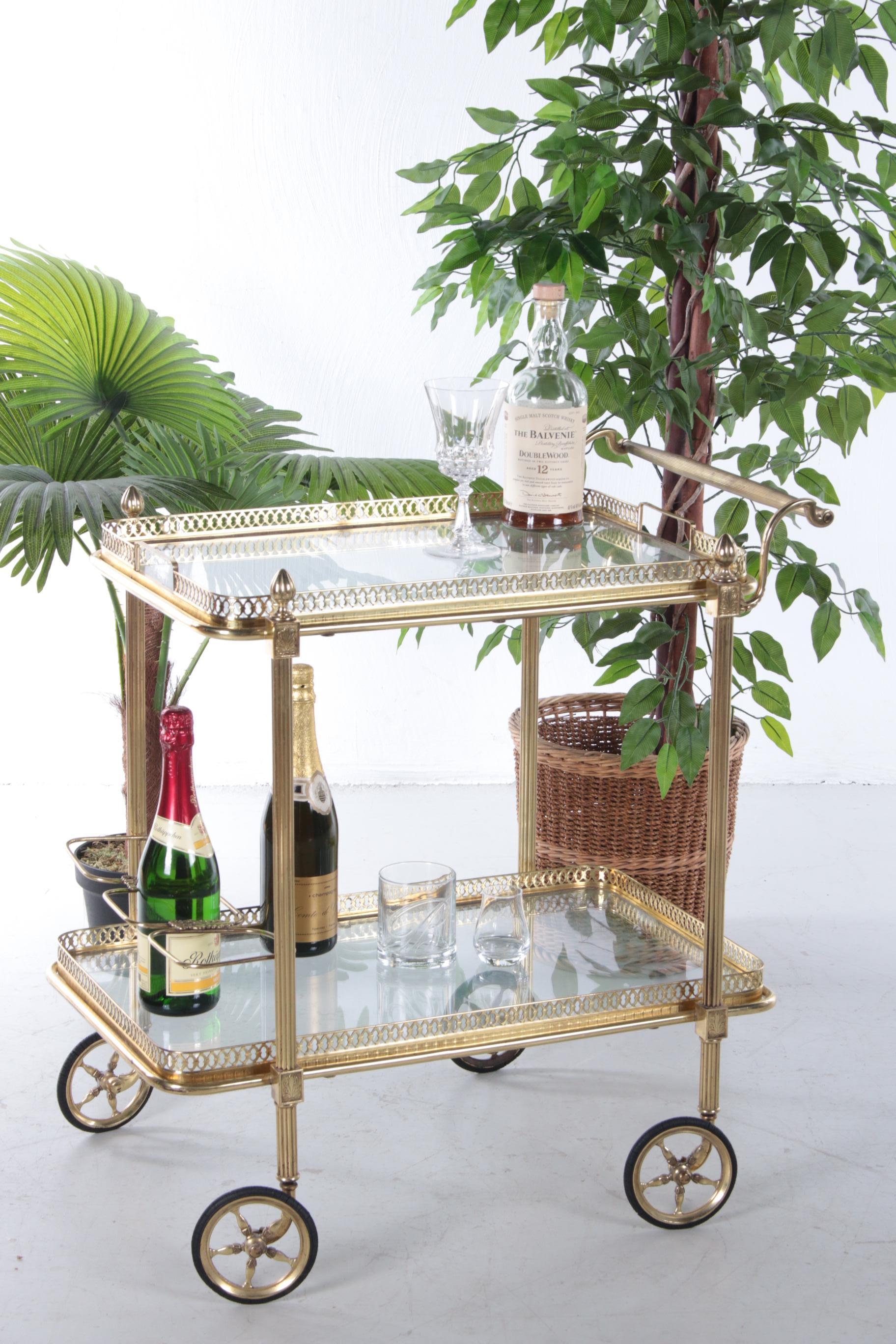 Maison Jansen Hollywood Regency trolley, 1960s


A beautiful Maison Jansen brass vintage trolley with two layers. Nice elongated shape with a brass frame and glass plates. The top tray is removable and can also be used as a tray.

Maison Jansen