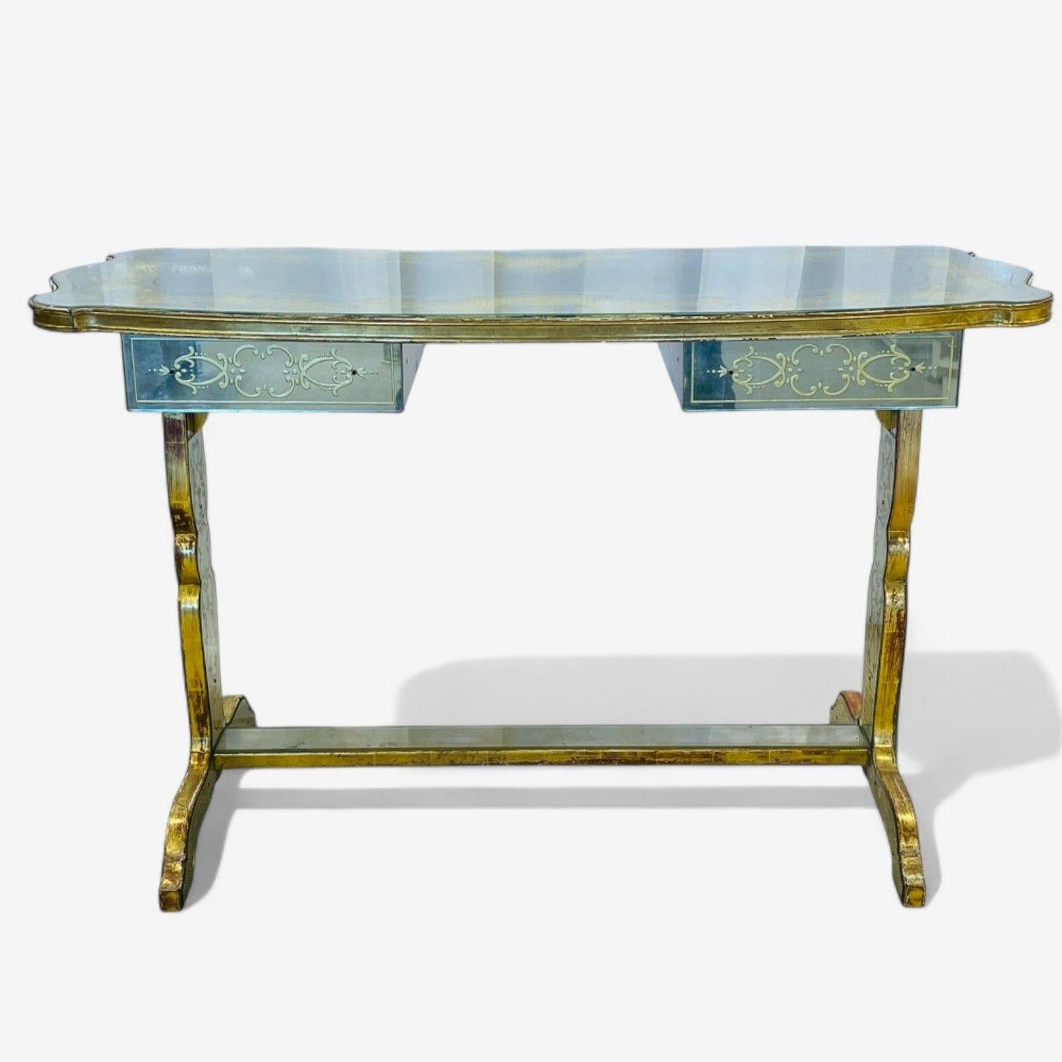 Maison Jansen, Hollywood Regency, bureau ou coiffeuse, verre églomisé, verre gravé, feuille d'argent, 20 C.

Ce bureau de toilette ou console à deux tiroirs en églomisé fin de la Maison Maison Jansen, avec miroir gravé et feuille d'argent, est une