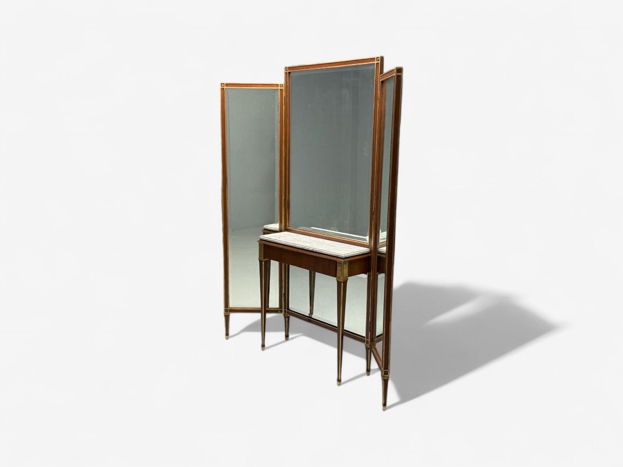 20ième siècle Maison Jansen, Hollywood Regency, miroir de coiffeuse, acajou, verre, France, années 1940 en vente