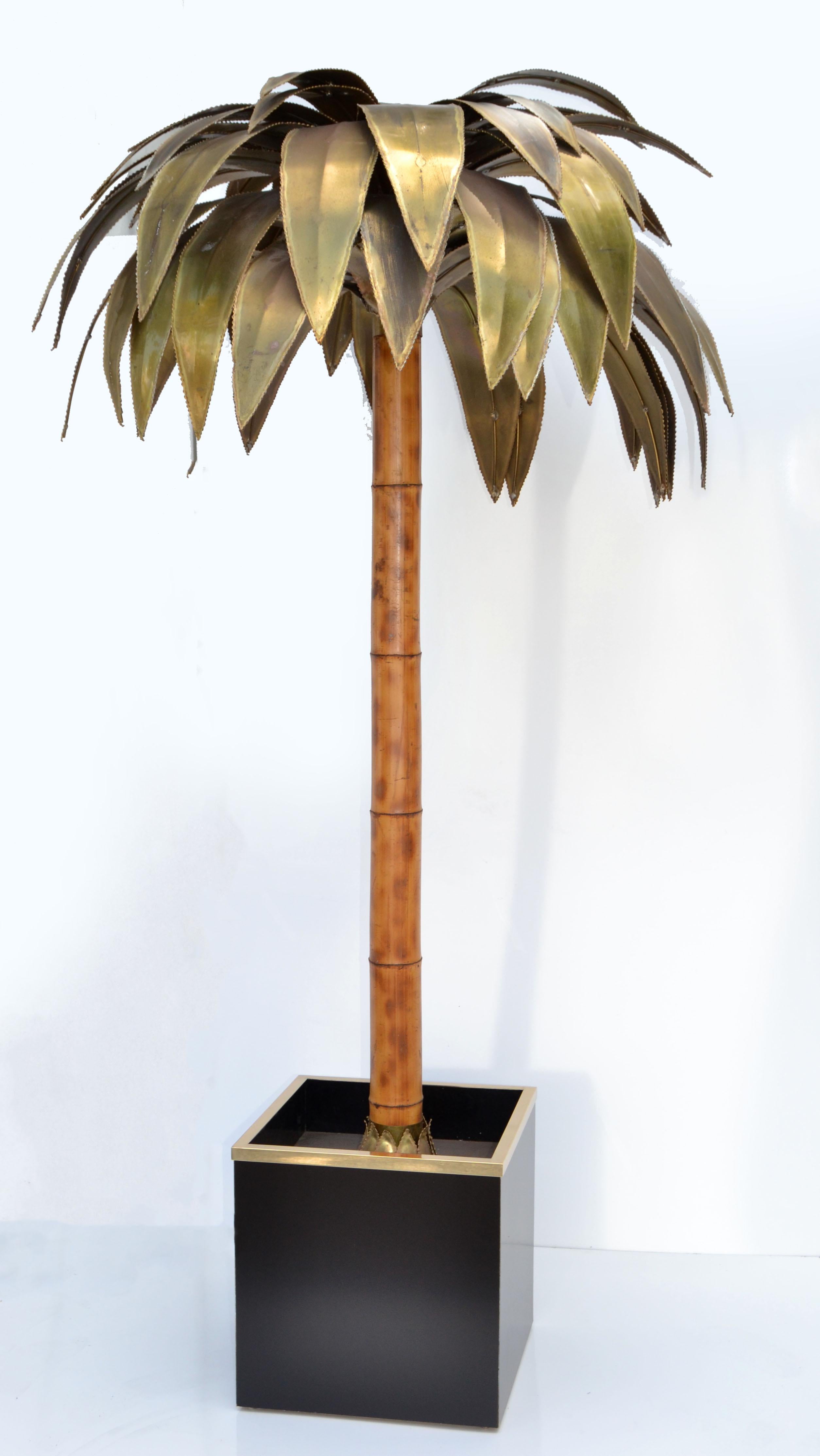 Maison Jansen, große 5flammige Palmen-Stehleuchte aus Bambus, Bronze und Messing, Paris 1965 (Französisch) im Angebot