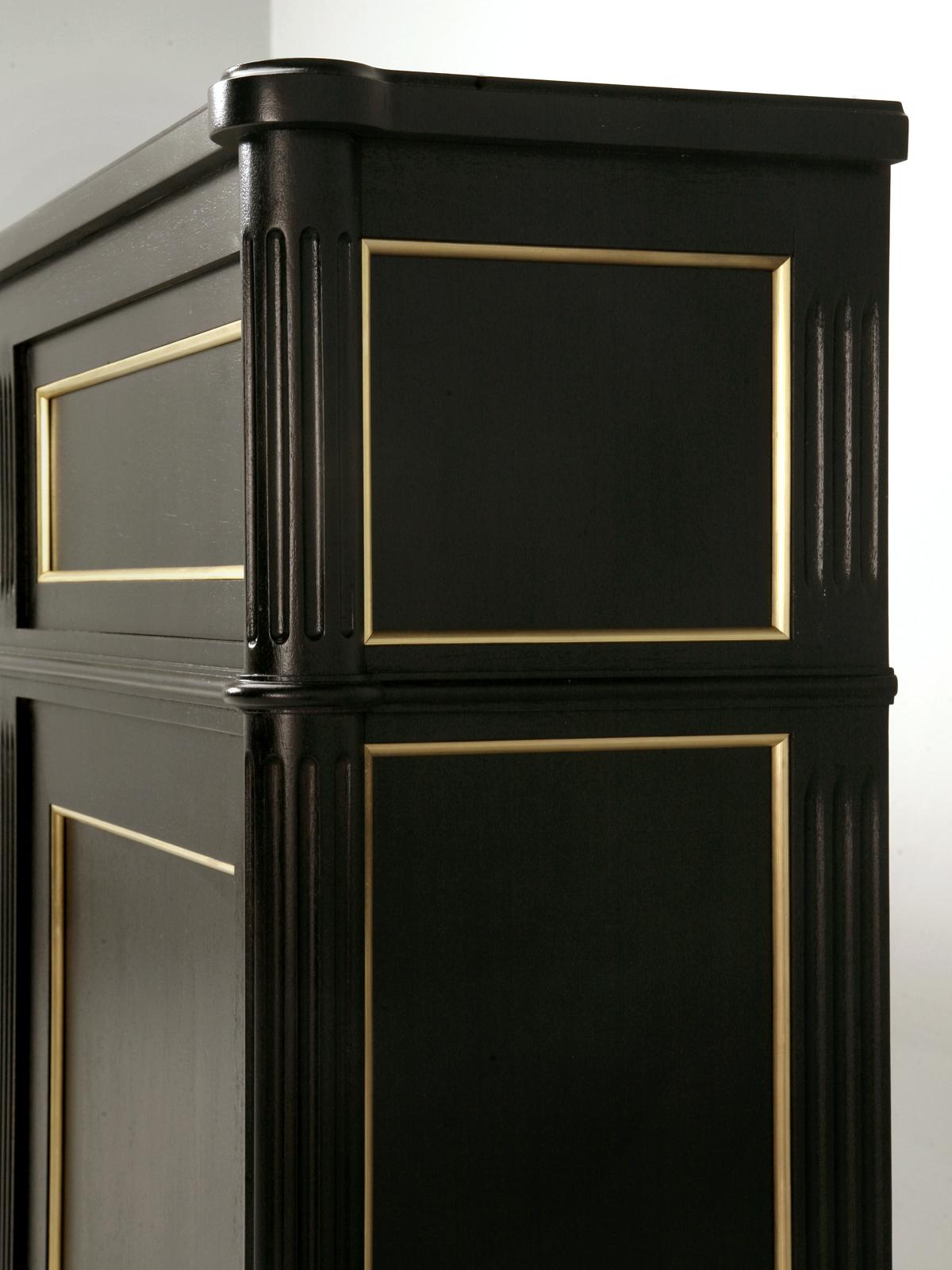 Maison Jansen Inspired Louis XVI Style TV Lift Console in an Ebonized Mahogany In New Condition For Sale In Chicago, IL